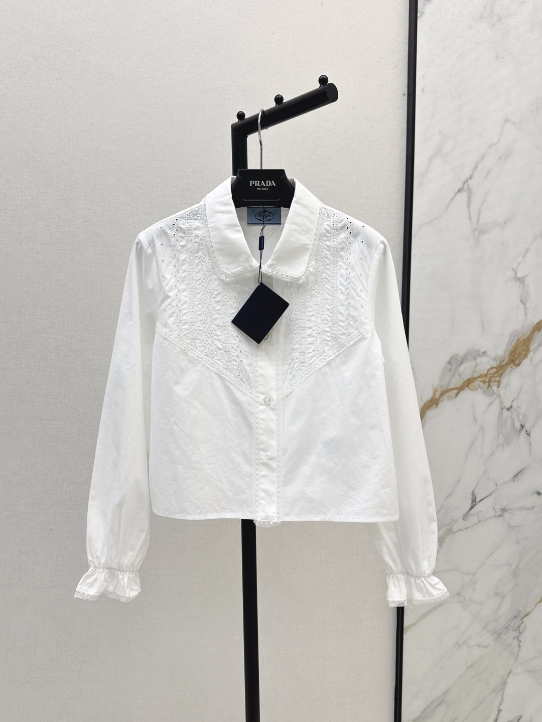 NO:421559,PD 25Ss———The latest spring and summer style of Southern French style lace long-sleeved shirt positioning floral hollow embroidery. Lace lace splicing is full of details, age-reducing elegant temperament, imported silk cotton fabric is light and comfortable, classic style is versatile and not picky, two colors are available in stock sml, Shirts, alexander wang19860909PD 25Ss———春夏最新款南法风情蕾丝花边长袖衬衫定位花卉镂空绣花 蕾丝花边拼接细节感满满 减龄优雅气质随性 进口丝棉面料质感轻薄舒适 经典版型百搭不挑人 两色现货发售sml,,shirts,alexander wang,Women's clothing