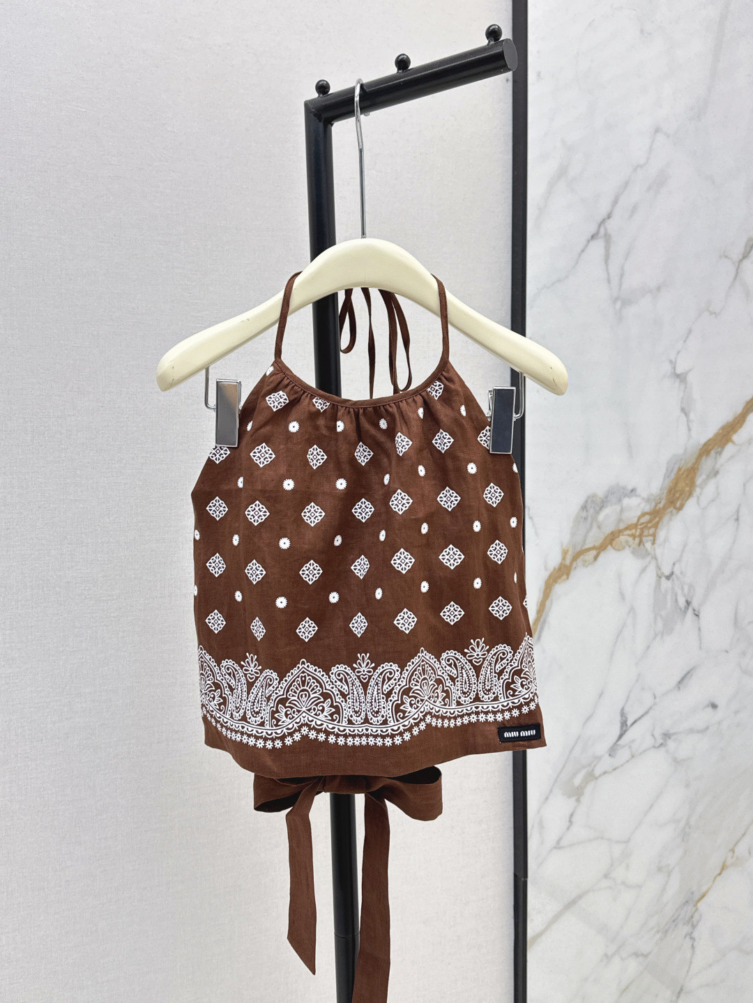 NO:421441,Retro Bohemian Miu 25Ss—————The latest retro cashew flower printed suspenders in spring and summer, one set of matching, one set of matching, vacation is really suitable, photography is huge, it is absolutely fashionable and age-reducing, full of vitality, retro style, you can also wear it separately, two colors are available for sale in stock,, miumiu, alexander wang19860909复古波西米亚 Miu 25Ss————春夏最新款复古腰果花印花吊带推荐一套搭配 一套搭配 度假真的太适合了 拍照巨出片 妥妥的时髦和减龄 活力满满 复古有范 也可以分开搭配穿 两色现货发售sml,,miumiu,alexander wang,Women's clothing