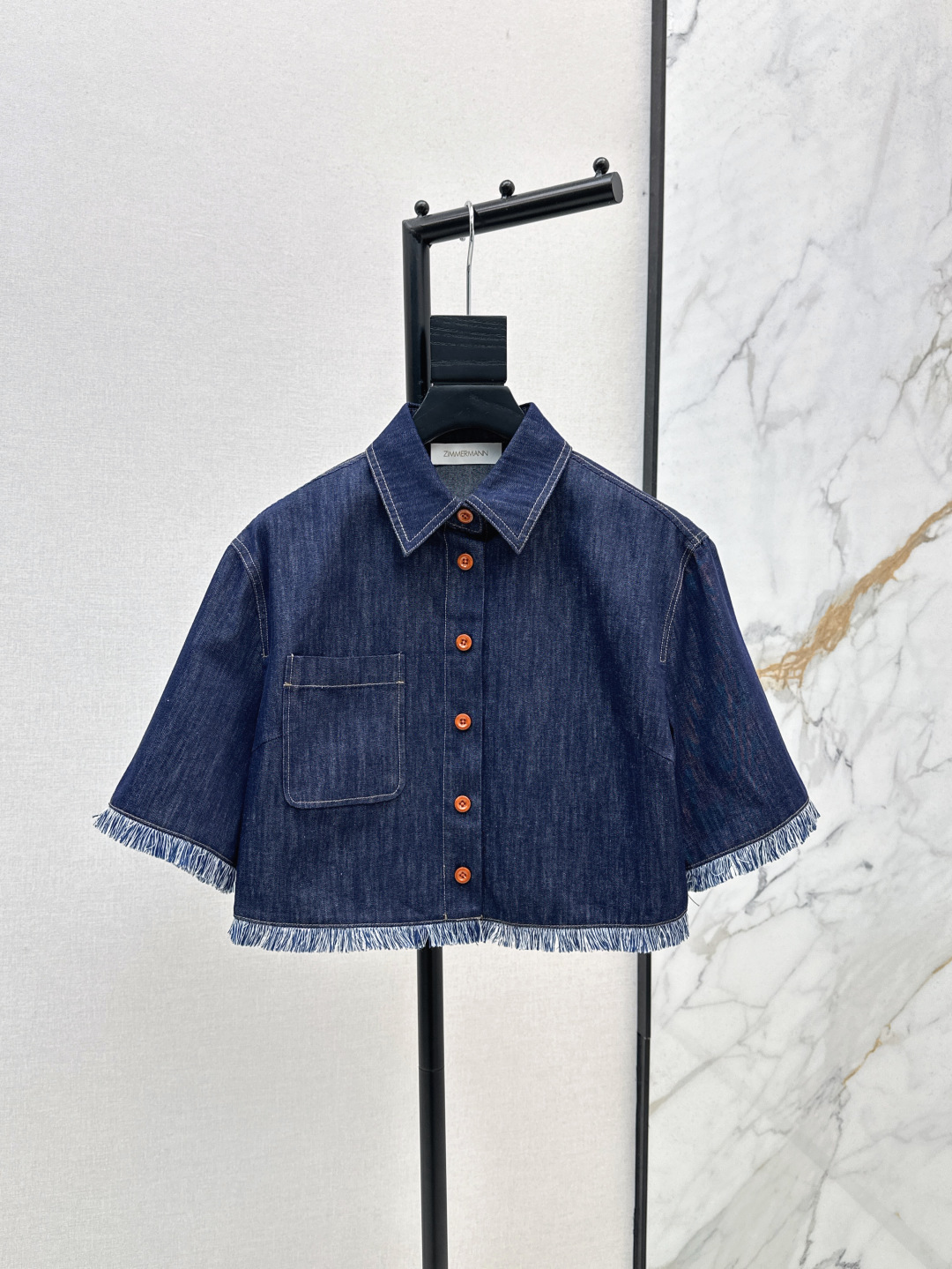 NO:423159,Zim 25Ss————The latest retro denim tassel series three-piece short-sleeved shirt + shorts + trousers Classic dark blue denim fabric A must-have item in hot summer The tassels at the bottom are playful and cute, and they look good with a T-shirt suspender. The high-waisted upper body stretches the leg proportions. The denim series is classic and versatile and not picky. The same color is developed. SML tops are available in stock, shorts, shirts, T-shirt, tees, t-shirt, alexander wang19860909Zim 25Ss————春夏最新款复古牛仔流苏系列三件套短袖衬衫+短裤+长裤 经典深蓝牛仔面料 炎炎夏日必备的单品 底部流苏边俏皮又可爱 搭T恤吊带都好看 高腰版型上身拉长腿部比例 牛仔系列经典百搭不挑人 一色分开发 现货发售sml 上衣,,shorts,shirts,T-shirt,tees，t-shirt,alexander wang,Women's clothing
