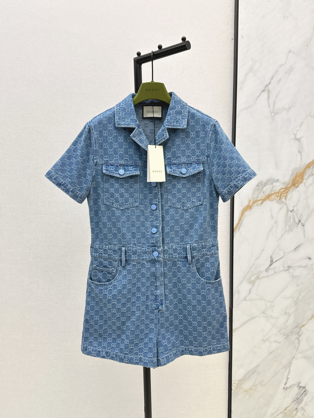 NO:423153,Gu 25Ss————The latest spring and summer gg jacquard denim series of lapel vest jacket + shorts + jumpsuits. High-end custom double-G jacquard denim fabric. Retro fashionable essence. A series of matching can be sweet and salty. The temperament is age-reducing girlish style. The classic style is not picky for people. The upper body is super slim. Perfect workmanship quality depends on details. One color is developed. SML jumpsuits, shorts, jackets & coats, alexander wang.19860909Gu 25Ss————春夏最新款gg提花牛仔一系列翻领马甲外套+短裤+连体裤 高级定制满幅双G提花牛仔面料 复古时髦精 一系列搭配可甜可盐气质减龄少女风 经典版型不挑人上身超显瘦 完美做工品质看细节 一色分开发 现货发售sml 连体裤,,shorts,jackets & coats,alexander wang,Women's clothing