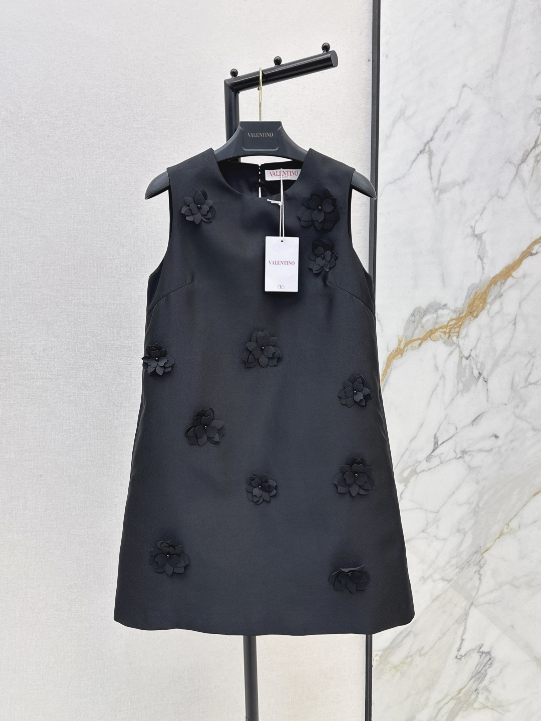 NO:423111,VLTN 25Ss————The latest spring and summer heavy-duty positioning flower sleeveless dress, exquisite and beautiful and fashionable, the A-shaped style is very hidden and all kinds of figures are easy to control, the worsted twill fabric is very high-end, commuting special recommendation, daily wear is also very delicate and elegant, the must-have princess dress of wealthy girls, two colors are available for sale sml, skirts, alexander wang19860909VLTN 25Ss————春夏最新款重工定位花朵无袖连衣裙 精致好看又洋气 A字摆版型非常藏肉各种身材随意驾驭完全不挑人 精纺斜纹面料很高级 通勤特别推荐 日常穿也很精致又有气质感 富贵小姐姐必备公主裙 两色现货发售sml,,skirts,alexander wang,Women's clothing