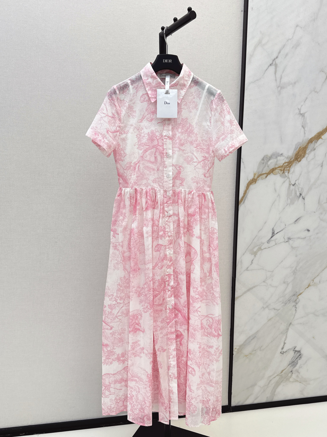 NO:424647,CD 25Ss————The latest style of spring and summer jungle animal print lapel short-sleeved lining dress with small suspenders inside. The upper body is super elegant and age-reducing. Suitable for wearing on all occasions. Fashionable and retro jungle animal print. The upper body is extra points and slimming. The fixed-woven pure cotton fabric. The fabric is soft and breathable. Two-color spot-on sml, skirts, T-shirt, alexander wang19860909CD 25Ss————春夏最新款丛林动物印花翻领短袖衬式连衣裙 内搭小吊带 上身超显气质又减龄适合各种场合穿着 时髦复古的丛林动物印花 上身加分又显瘦 定织的纯棉布面料 面料质感轻柔透气 两色现货发售sml,,skirts,T-shirt,alexander wang,Women's clothing