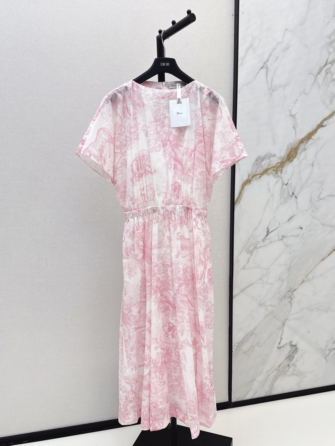 NO:424640,CD 25Ss————The latest style of spring and summer jungle animal print flying sleeve dress with small suspenders inside. The upper body is super elegant and age-reducing. Suitable for wearing on all occasions. Fashionable and retro jungle animal print. The upper body is extra points and slimming. The fixed-woven pure cotton fabric. The fabric is soft and breathable. Two-color spot sml, skirts, alexander wang19860909CD 25Ss————春夏最新款丛林动物印花飞袖连衣裙 内搭小吊带 上身超显气质又减龄适合各种场合穿着 时髦复古的丛林动物印花 上身加分又显瘦 定织的纯棉布面料 面料质感轻柔透气 两色现货发售sml,,skirts,alexander wang,Women's clothing