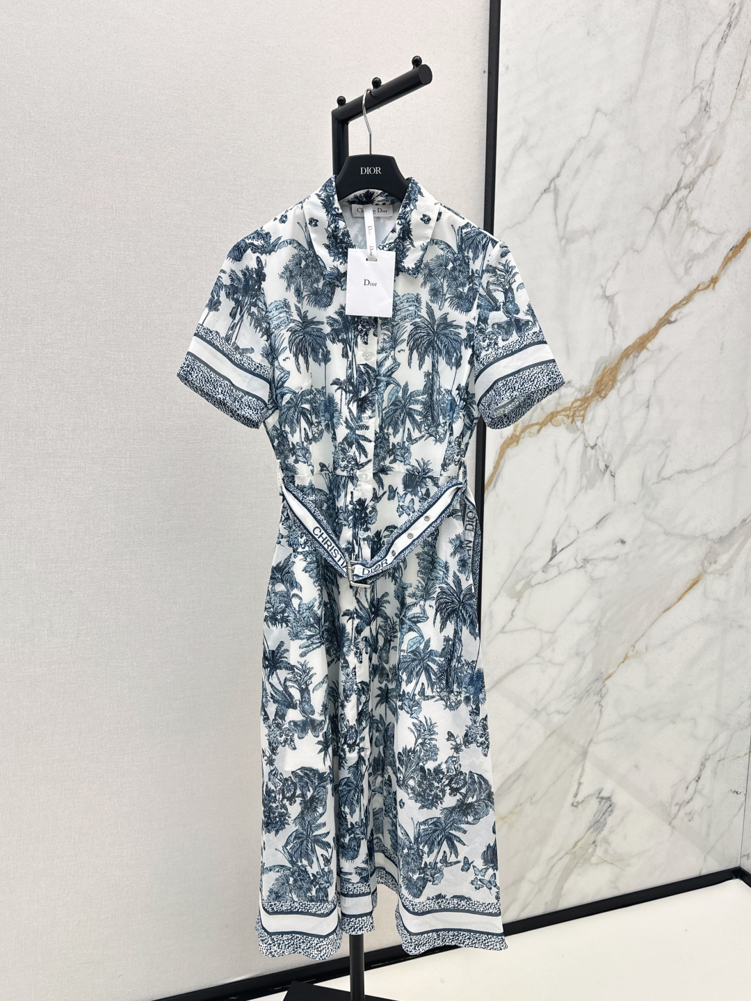 NO:424617,CD 25Ss————The latest leaf print dress in spring and summer. Fashionable, low-key, luxurious and high-end style. The style is versatile and not picky. Customized technology fabrics. The workmanship quality depends on the details. SML is available in stock,, skirts, alexander wang19860909CD 25Ss————春夏最新款树叶印花连衣裙 时髦低调气质又奢华高级 版型百搭不挑人, 定制科技面料 做工品质看细节 一色现货发售sml,,skirts,alexander wang,Women's clothing
