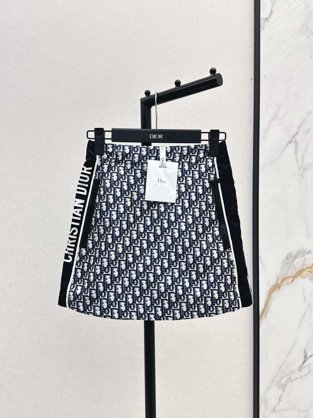 NO:425819,CD 25Ss————The latest classic presbyterian jacquard series set hooded jacket + high-waist short skirt hooded loose fit functional buckle decoration man-hand essential items full of styling. One-color split development. SML skirts, skirts, jackets & coats, hats, alexander wang19860909CD 25Ss————春夏最新款经典老花提花系列套装连帽外套+高腰短裙 连帽宽松版型 机能扣装饰 人手必备单品造型感十足 一色分开发 现货发售sml 半裙,,skirts,jackets & coats,hats,alexander wang,Women's clothing