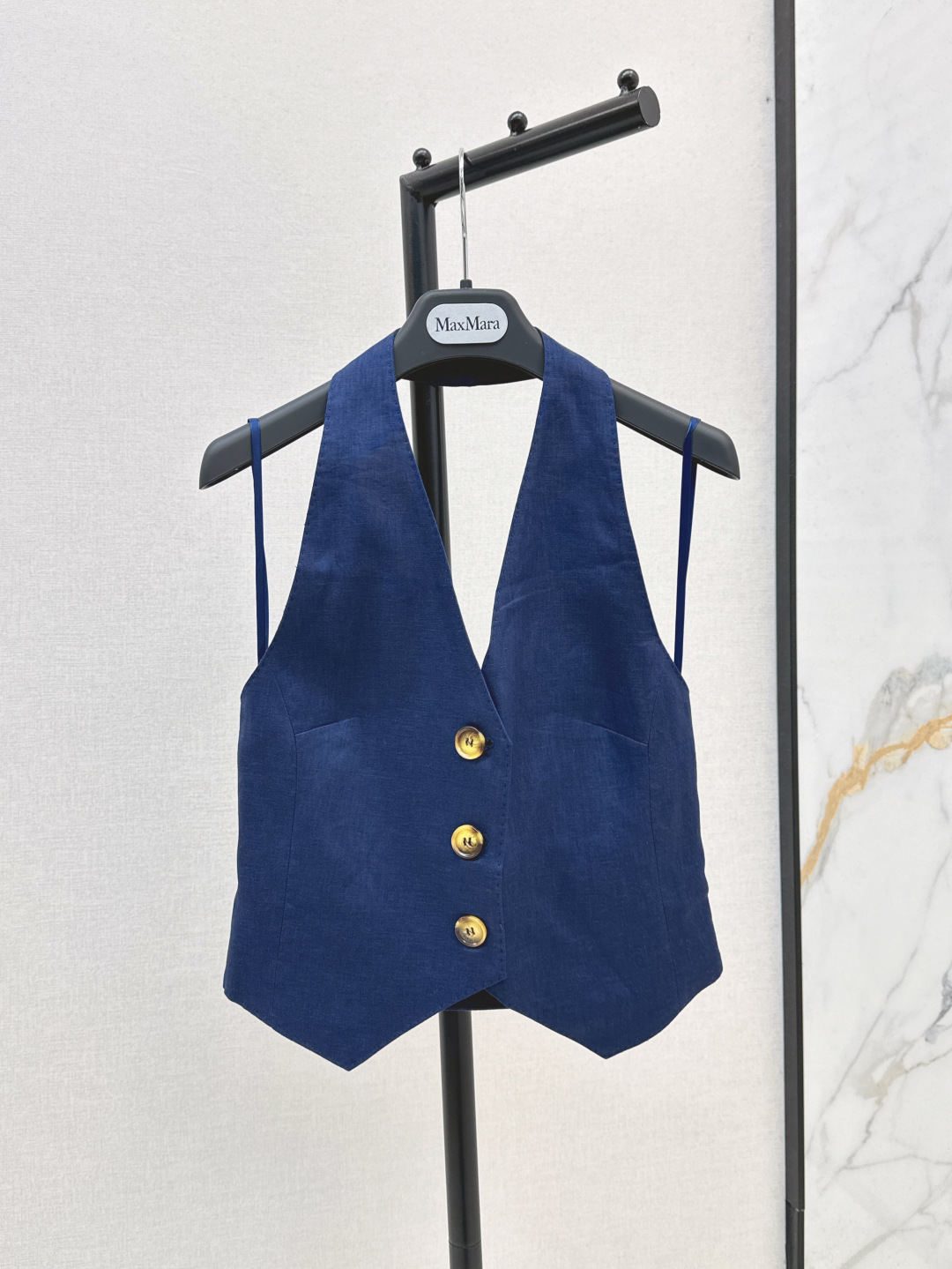 NO:425804,Max 25Ss————The latest handsome three-piece suit sleeveless waist-hugging vest + suit + trousers Custom imported linen fabrics High-quality appearance Double-breasted details with three-dimensional tailoring silhouette tailoring to modify the figure Highlights elite temperament Layered out fashionable and intelligent style Two-color split development SML vest, business suit, alexander wang19860909Max 25Ss————春夏最新款帅气三件套套装无袖收腰马甲+西装+西裤 定制进口亚麻面料 品相高级 枪驳领双排扣细节 配合立体剪裁 廓形剪裁修饰身材 凸显精英气质 叠穿出时髦高智感穿搭风格 两色分开发 现货发售sml 马甲,,business suit,alexander wang,Women's clothing