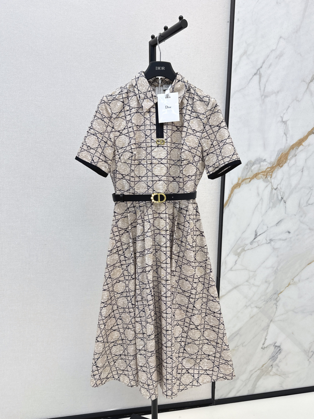 NO:426594,CD 25Ss———The latest diamond-shaped printed dress in early spring, three-dimensional slim fit and slim, very fashionable, custom belt at waist, elegant and fashionable, with high waistline style cut, lengthening body proportions, very recommended item, not picky at all, single color is available in stock, smlxl, skirts, alexander wang19860909CD 25Ss———早春最新款菱格纹印花连衣裙立体修身剪裁巨显瘦 非常的洋气复古 腰间定制腰带搭配 上身优雅又时尚 搭配高腰线版型剪裁 拉长身材比例 非常推荐的一款单品 完全不挑人 一色现货发售smlxl,,skirts,alexander wang,Women's clothing