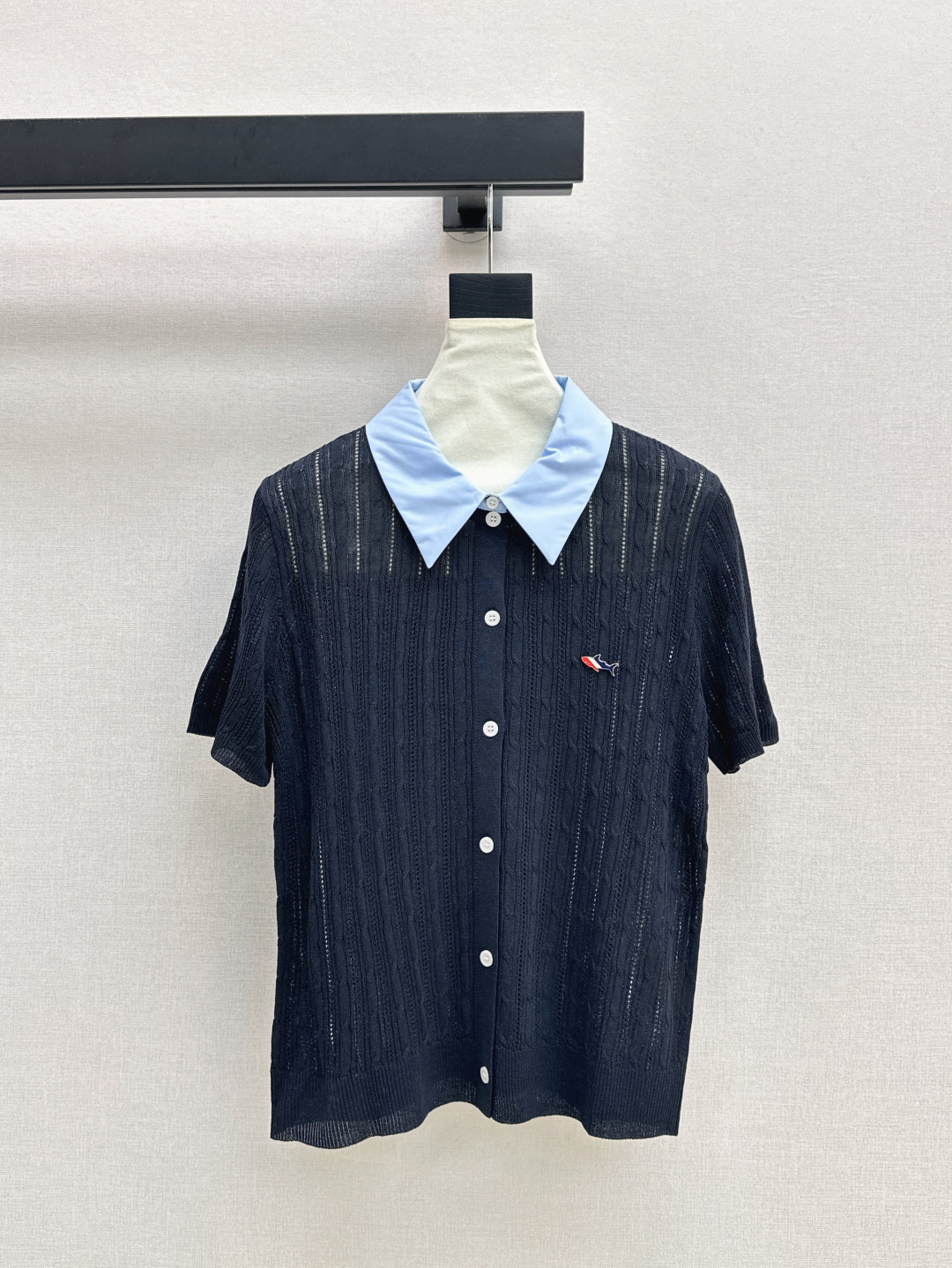 NO:427081,TB 25Ss——The latest spring and summer style, fresh and age-reducing style, two-piece knitted short-sleeved sleeves, simple and layered, ~~ It’s not a choice for occasions that rely entirely on outfits to create a self-styled product!  I love knitted models that are refreshing and breathable in summer, and don’t worry about the wrinkles that all cotton will have. It’s so beautiful that there is no burden!  Three-color spot sale sml, T-shirt, alexander wang19860909TB 25Ss———春夏最新款清新减龄风假两件针织短袖简约有层次 ～～不挑场合完全靠穿搭成就自我风格的单品！最爱针织款夏天穿清爽透气的同时也不必担心全棉会有的褶皱感 美的没负担！三色现货发售sml,,T-shirt,alexander wang,Women's clothing