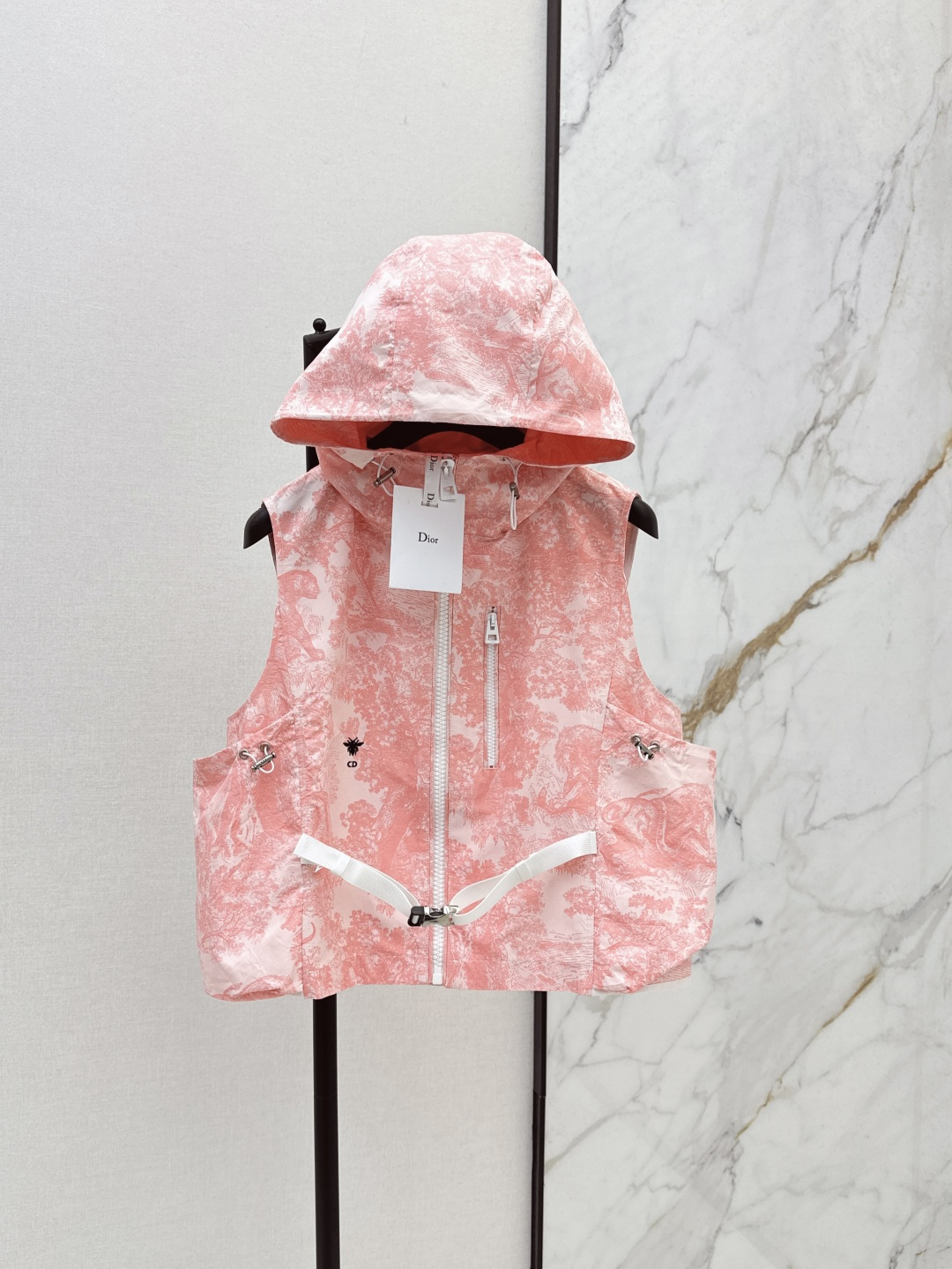 NO:428071,CD 25Ss————The latest spring and summer style of South France vacation series classic lapel jacket vest imported technology taffeta Oblique jacquard fabric classic versatile and elegant custom hardware accessories to create a rich and diverse handsome style. SML is available in stock, Jackets & coats, alexander wang19860909CD 25Ss————春夏最新款南法度假系列经典搭片翻领夹克马甲进口科技塔夫绸 Oblique 提花面料 经典百搭绝绝子 定制五金配件打造丰富多元的帅气风格 一色现货发售sml,,jackets & coats,alexander wang,Women's clothing