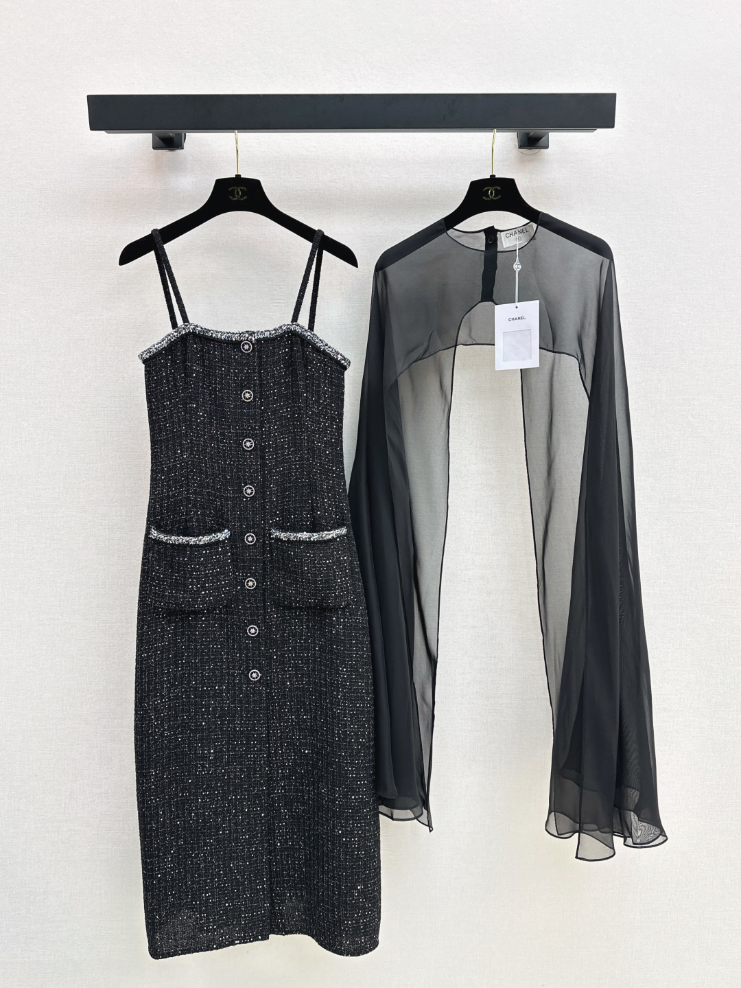 NO:428070,The same style as Zhang Junning C home 25Ss———The latest model of early autumn large shawl + suspender braided dress with classic three-dimensional slim fit style is very inclusive and suitable for both fat and thin, covering the flesh to make you look slim, single outfit and jackets are very exquisite, low-key and luxurious, full texture, one set out, one color is available in stock, sml, chanel, skirts, jackets & coats, shawls, alexander wang19860909张钧甯同款 C家 25Ss———早秋最新款大披肩+吊带编织连衣裙经典立体修身版型包容性极强胖瘦皆宜 遮肉显瘦 单穿搭配外套都很精致 低调奢华 质感满分 一套出 一色现货发售sml,,chanel,skirts,jackets & coats,shawls,alexander wang,Women's clothing