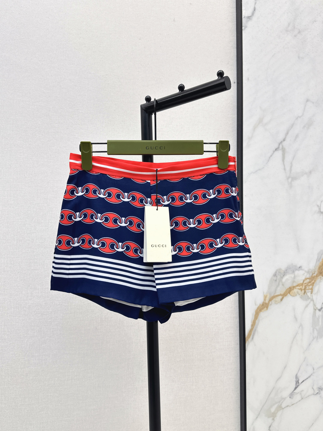 NO:428812,Gu 25Ss————The latest spring and summer contrasting striped chain printed high-waist shorts, loose A-line pants, hide flesh and make you look slim, does not fit in summer, refreshing and comfortable, full-print purple striped chain printed, visually great, one-color spot on sale sml, shorts, alexander wang19860909Gu 25Ss————春夏最新款撞色条纹链条印花高腰短裤 宽松A字裤型 上身藏肉又显瘦 夏季穿不贴肉 清爽又舒适 满印紫色条纹链条印花 视觉感很赞 一色现货发售sml,,shorts,alexander wang,Women's clothing