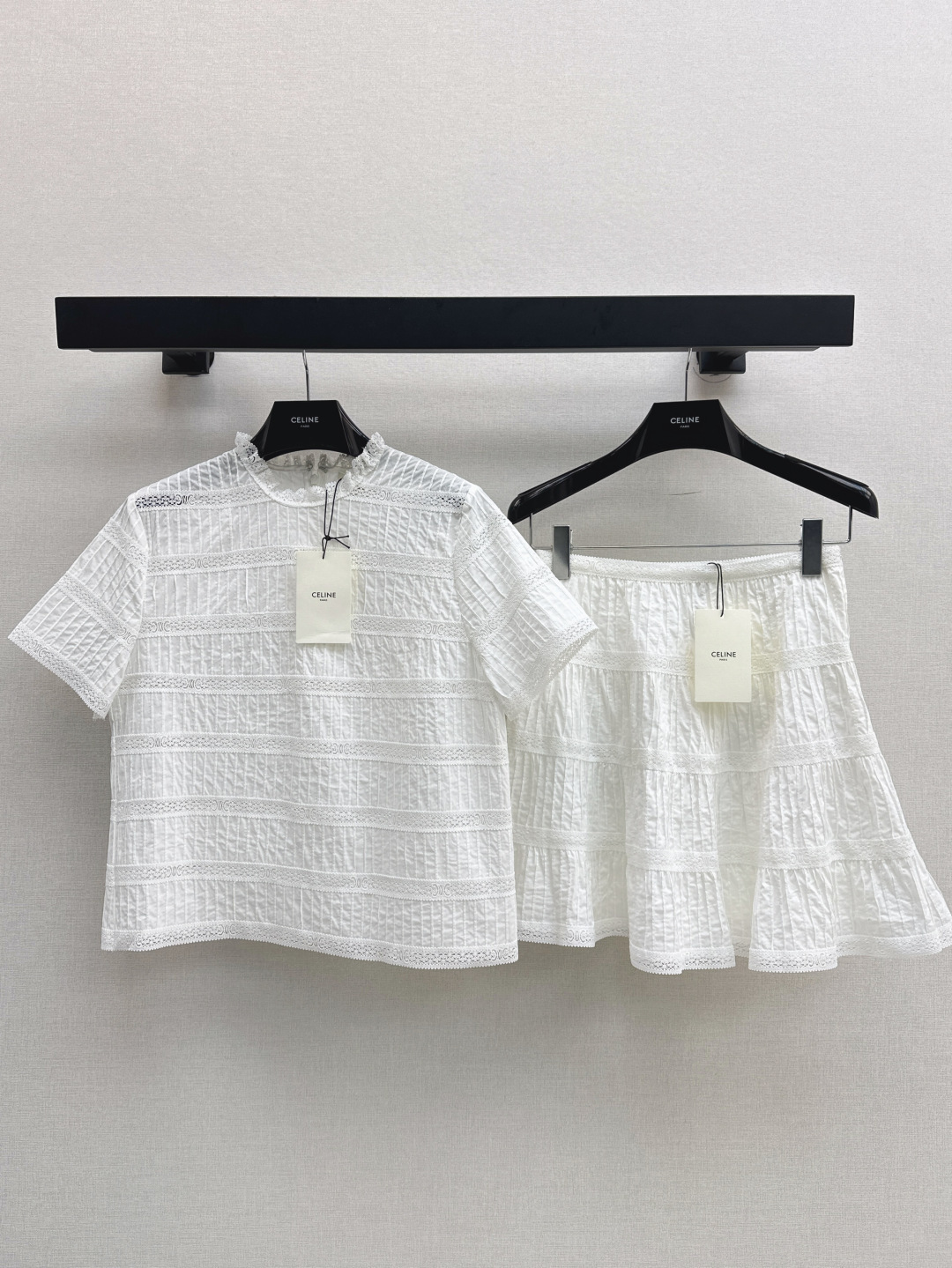 NO:429396,Ce 25Ss—————The latest French embroidery college style white suit lace decoration round neck top + cake skirt Customized Arc decorative water-soluble lace splicing technology using pure cotton fabric One set of tops looks slim and tall with sweet and salty, with elegant and fresh temperament, one color is developed, spot-on sml tops, skirts, alexander wang19860909Ce 25Ss—————春夏最新款法式刺绣学院风白色套装花边装饰圆领小上衣+蛋糕半裙 定制凯旋门刺绣水溶花边拼接工艺 采用纯棉面料 一套搭配上身显瘦又高挑 可甜可盐 自带优雅与清新减龄气质 一色分开发 现货发售sml 上衣,,skirts,alexander wang,Women's clothing