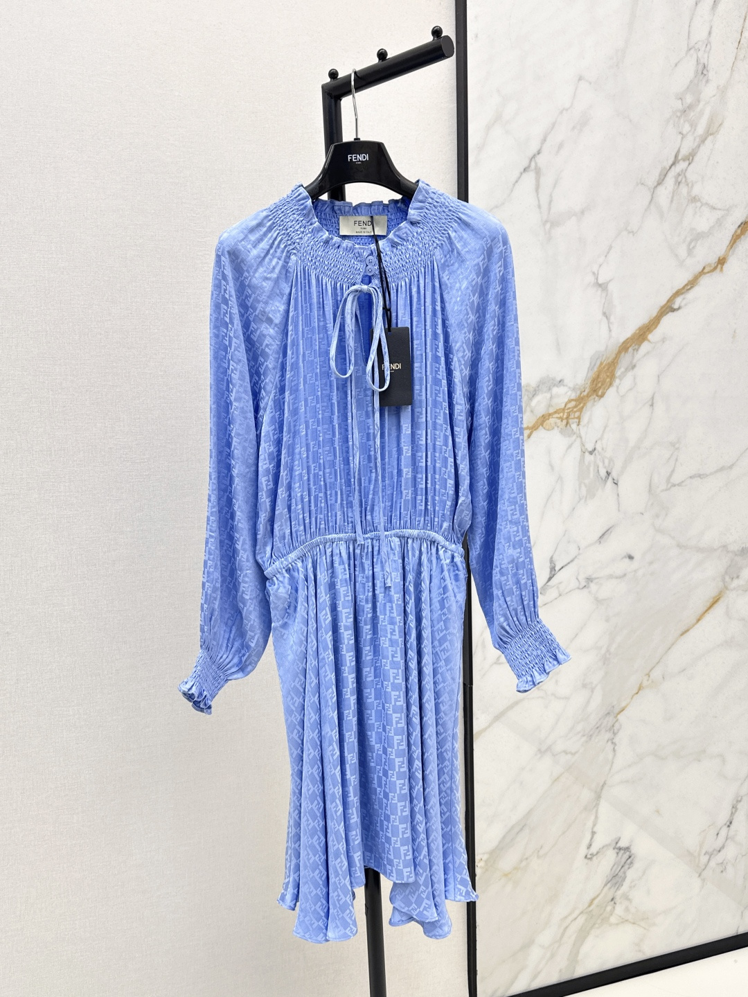 NO:429381,FD 25Ss———The latest dark pattern jacquard shirt + dress in early autumn, customized silk jacquard logo fabric, classic full-frame logo jacquard, low-key, luxurious and high-end, easy to grasp the golden proportions, super slim, one-color spot sml dress, skirts, shirts, gold, alexander wang19860909FD 25Ss———早秋最新款暗纹提花衬衫+连衣裙 定制人丝提花logo面料 经典满幅logo提花 低调奢华又高级 轻松拿捏黄金比例身材 超级显瘦 一色现货发售sml 连衣裙,,skirts,shirts,gold,alexander wang,Women's clothing