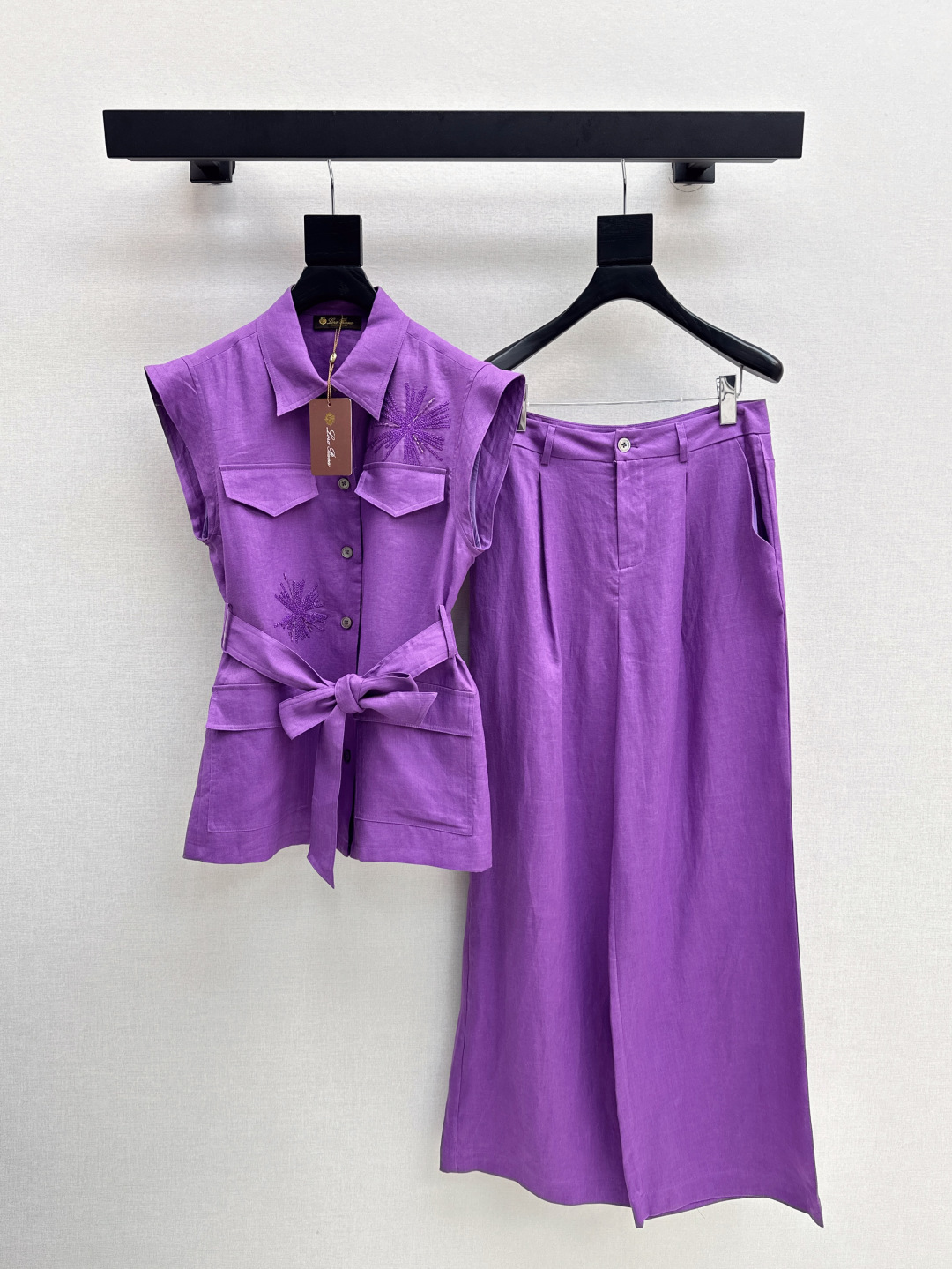 NO:430201,510L 25Ss————The latest vest set for spring and summer, heavy craftsmanship embroidered vest jacket + trousers, slim and tall upper body, gentle and elegant without losing the aura, exquisite déjà vest style, slim and not picky. One set, three colors are available in stock, sml, loro piana, jackets & coats, alexander wang19860909510L 25Ss————春夏最新款马甲套装 重工艺绣花马甲外套+西裤 上身显瘦又高挑 不失气场的温柔优雅感 精致既视感版型显瘦不挑人 一套出 三色现货发售sml,,loro piana,jackets & coats,alexander wang,Women's clothing