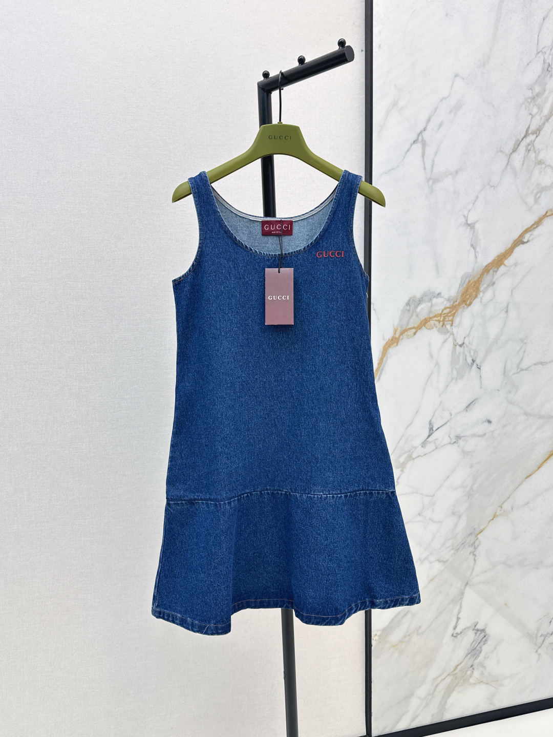 NO:430811,Gu 25Ss———The latest girlish style outfit in spring and summer!  College style denim denim vest dress with naughty cute and well-behaved girlish style. Retro denim paired with lotus leaf skirt design. Sweet and cool and age-reducing outfit. H loose and not picky style. The upper body looks huge and slim. Imported denim enzyme washing fabric. It is quite broad and has a great texture. One color is available for sale in stock. SML, skirts, alexander wang19860909Gu 25Ss————春夏最新款少女风穿搭！学院风丹宁牛仔背心连衣裙调皮可爱又藏肉的乖巧少女风 复古牛仔配上荷叶裙摆设计 甜酷兼备减龄穿搭 H宽松不挑人版型上身巨显瘦 进口牛仔酵素洗水面料 挺阔质感超赞 一色现货发售sml,,skirts,alexander wang,Women's clothing