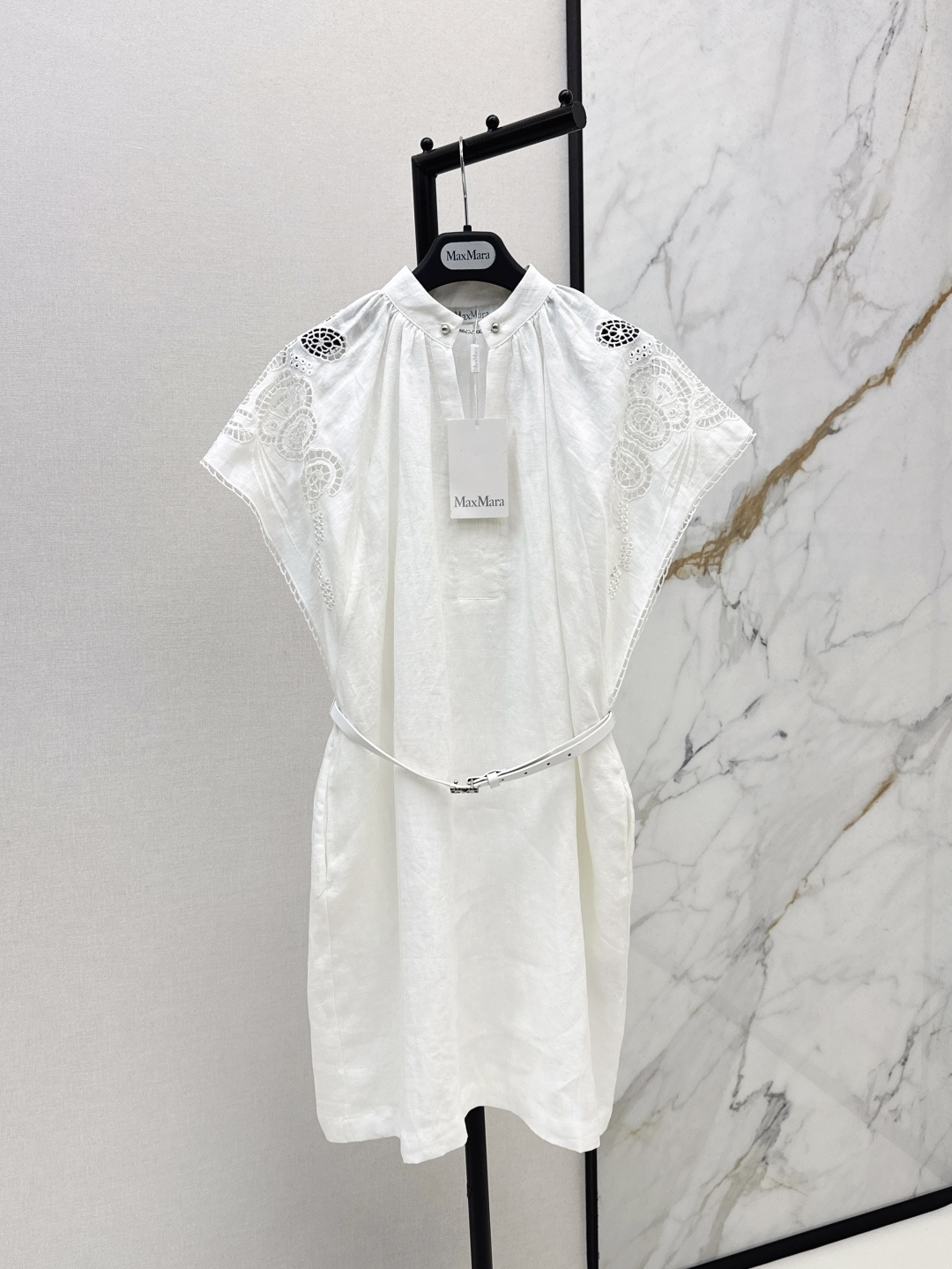 NO:430743,Max 25Ss————The latest heavyweight embroidered linen dress in spring and summer, temperament French vacation style, imported linen fabric, light and delicate texture, court style, small flying sleeve design, M-shaped belt with natural waist-closing style, interpreting casual and elegant commuting style, three-color spot sale sml, skirts, alexander wang19860909Max 25Ss————春夏最新款重磅缕空刺绣亚麻连衣裙气质法式度假风 进口亚麻面料质感轻盈细腻 宫廷风小飞袖设计M字腰带搭配自然收腰版型演绎随性优雅通勤风 三色现货发售sml,,skirts,alexander wang,Women's clothing