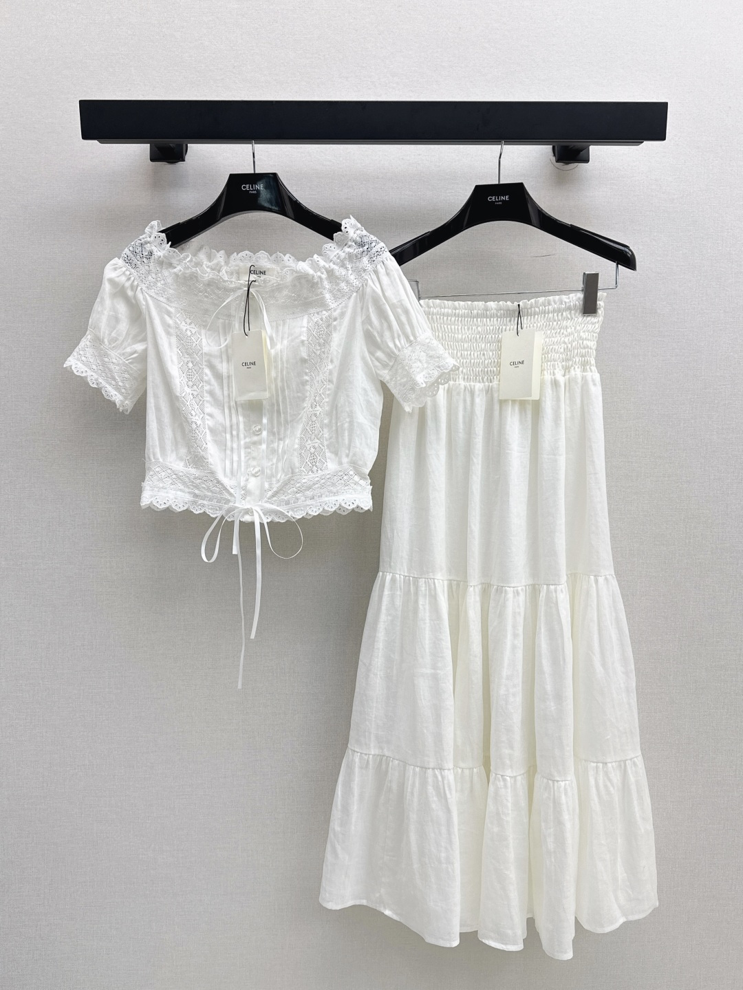 NO:430765,Top Skirt @Roman Holiday CE 25Ss————The latest holiday style kebab patchwork lace decoration white moonlight suit One-shoulder small top + long waist-hugging long skirt Nanfa exclusive romantic use linen fabric + custom Arc decorative Arc decor Very beautiful embroidery style A set of top body photography is also very good. It is very versatile to wear separately. One-color separate development. SML, skirts, alexander wang19860909上衣 半裙@罗马假日 CE 25Ss————春夏最新款度假风麻布拼接花边装饰白月光套装 一字肩小上衣+长款打揽收腰长款半裙 南法独家浪漫 采用亚麻面料 +定制凯旋门花边装饰 很好看的刺绣花型 一套上身拍照也很出片 分开穿一样很百搭 一色分开发 现货发售sml,,skirts,alexander wang,Women's clothing