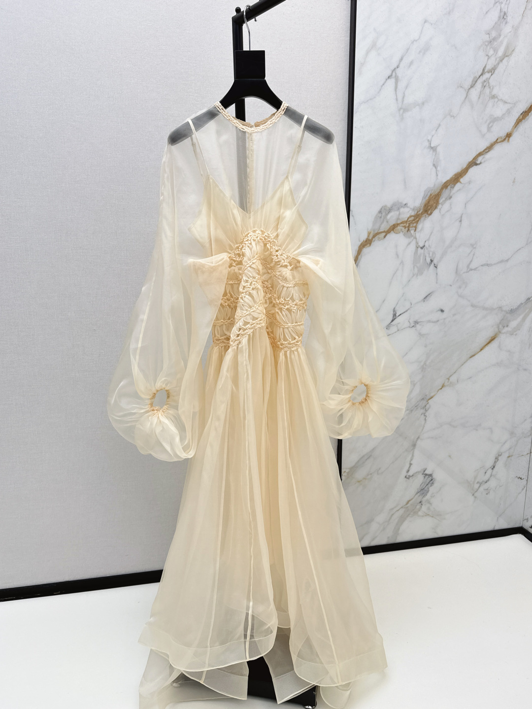 NO:432289,Exclusive first release Zimmen-M 25Ss—————The latest style of early spring spliced ​​lace decoration white moonlight flowing long gauze skirt, elegant and fresh vacation style, romantic and elegant white and rich beauty essential items imported 100% silk fabric, one-color spot sale smlxl, skirts, real silk, alexander wang19860909独家首发 Zimmen-M 25Ss————早春最新款拼接花边装饰白月光飘逸长款纱裙 淡雅清新的度假风气息 浪漫优雅的白富美必备单品 进口百分百真丝面料 一色现货发售smlxl,,skirts,real silk,alexander wang,Women's clothing