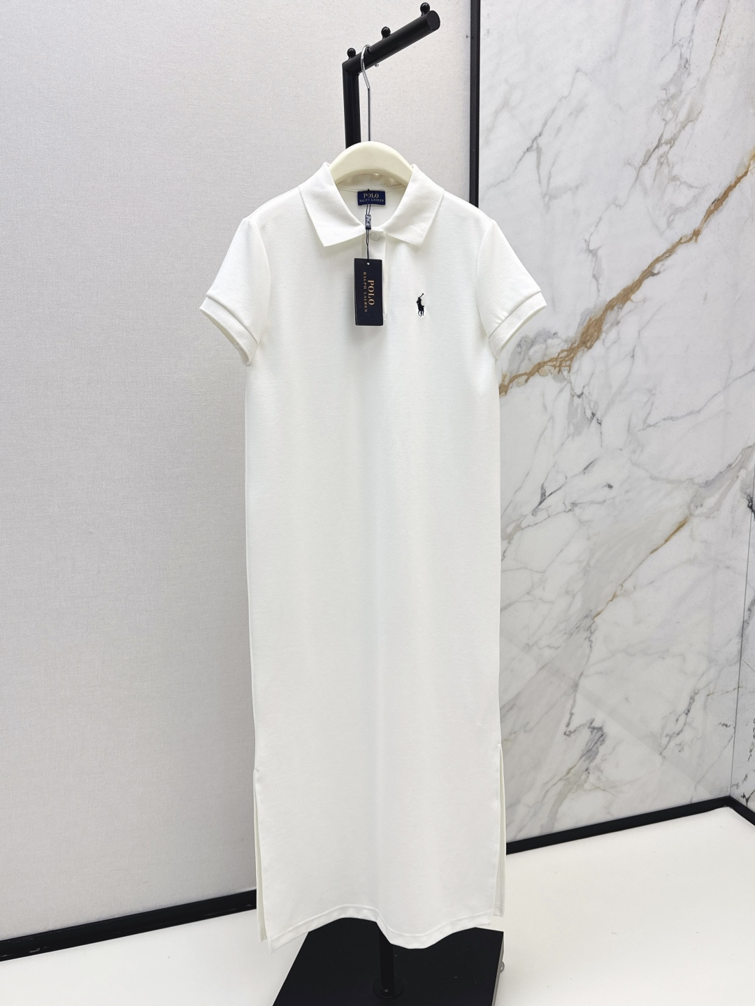 NO:432272,The same style for the catwalk RL 25Ss————The latest classic embroidered lapel Polo dress in spring and summer. Classic short-sleeved lapel H-style tailoring. Modify shoulder thread to cover the flesh of the arms. Daily casual style. One-piece lazy outfit. Easy to get lazy and fashionable. The straight-tube style is very hidden. All kinds of figures are free to control. It is not picky at all. Three-color spot sml, skirts, T-shirt, alexander wang.19860909走秀同款 RL 25Ss————春夏最新款经典刺绣翻领Polo连衣裙 经典短袖翻领H版型剪裁 修饰肩线遮住手臂肉肉 日常休闲款 一件式懒人穿搭 轻松Get到的慵懒时髦 直筒版型非常藏肉 各种身材随意驾驭 完全不挑人 三色现货发售sml,,skirts,T-shirt,alexander wang,Women's clothing