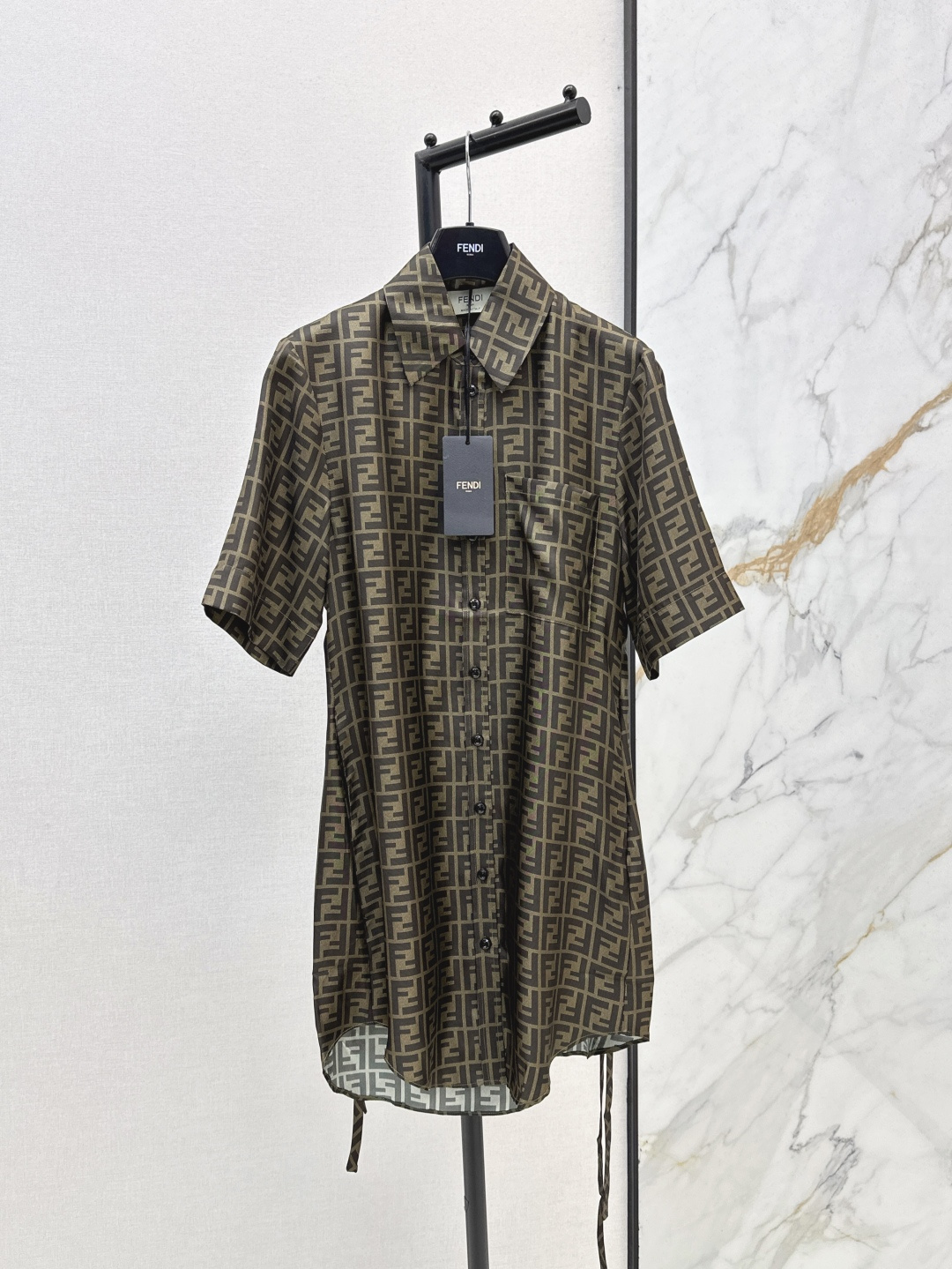 NO:433208,FD 25Ss———The latest classic presbyterian FF letter printed silk shirt dress 100% silk twill fabric with back waist drawstring design straight style not picky, modern casual sweet and fashionable outfit!  High-end tone prints and fashionable interpretation of various styles. SML is available in stock, Skirts, Shirts, Real Silk, Alexander wang19860909FD 25Ss————春夏最新款经典老花FF字母印花真丝衬衫连衣裙百分百真丝斜纹绸面料 后腰抽绳设计直筒版型不挑人 摩登休闲甜酷时髦精穿搭！高级色调印花搭时髦演绎各种风格 一色现货发售sml,,skirts,shirts,real silk,alexander wang,Women's clothing