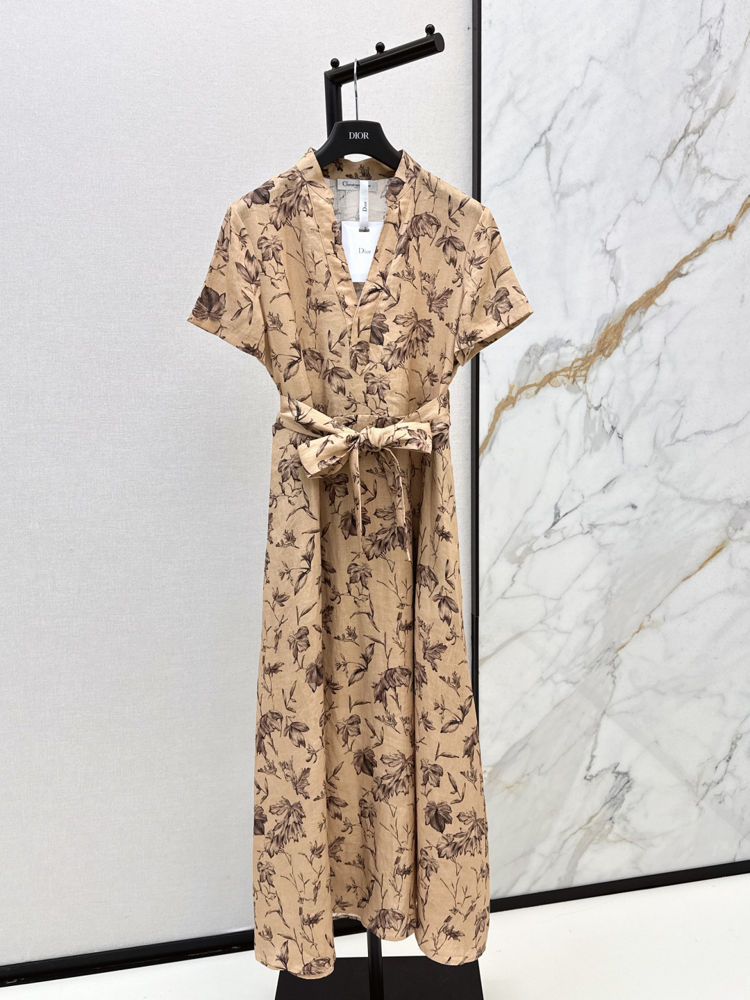 NO:433193,Retro elegant CD 25Ss————The latest floral pattern printed long dress in spring and summer 100% linen fabric, comfortable and breathable, very suitable for summer outfits, fashionable and white, absolute, high waistline drawstring waist-hugging design, 37 ratio, huge legs, necessity for concave shapes, very good for travel, one-color spot on sale, sml, skirts, alexander wang19860909复古优雅 CD 25Ss————春夏最新款花卉图案印花长款连衣裙百分百麻面料 舒适透气很适合夏日穿搭 洋气又显白 绝绝子 高腰线抽绳系带收腰设计 三七比例 巨显腿长 凹造型必备 出游很出片 一色现货发售sml,,skirts,alexander wang,Women's clothing