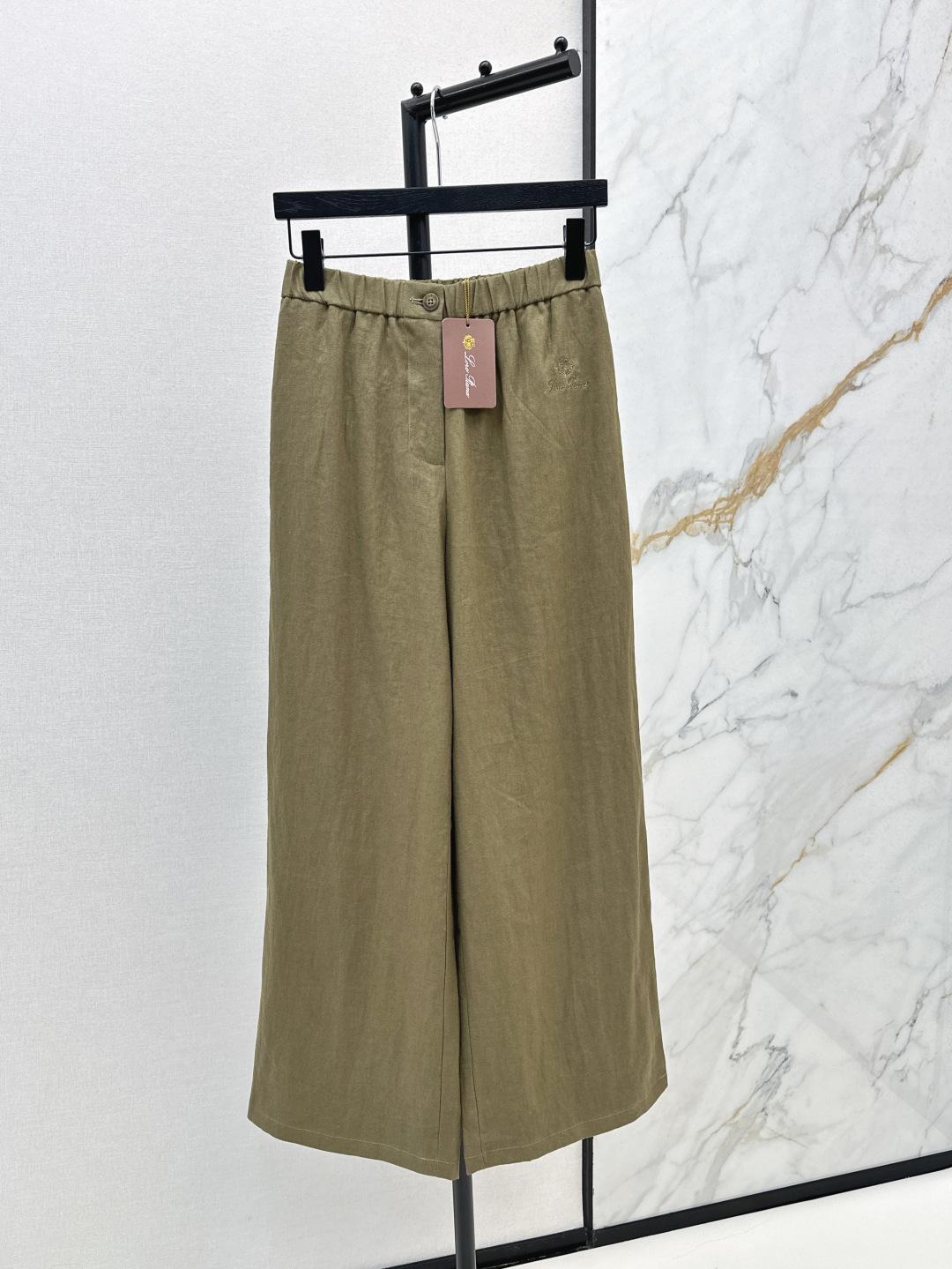 NO:433171,Old Qianfeng high-end commuting, super high wearability LP 25Ss————The latest cotton and linen series of spliced ​​striped loose shirts + vests + vests + use high-quality cotton and linen fabrics. The texture is super good and very high-end. It is a perfect old Qian style. You can be used for daily parties or commuting. Lazy and casual and vacation-like. A strong sense of styling. Two-color split development. SML shirts. Trousers, loro piana, shirts, alexander wang.19860909老钱风高阶通勤 实穿性超高 LP 25Ss————春夏最新棉麻一系列拼接条纹宽松衬衫+马甲+马甲+采用了高克重的棉麻面料 质感超好 非常高级 妥妥的老钱风 日常聚会或者通勤都可以 慵懒休闲又有度假感 很强的造型感 两色分开发 现货发售sml 衬衫 长裤,,loro piana,shirts,alexander wang,Women's clothing