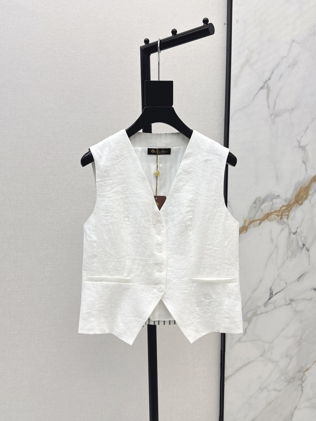 NO:433181,Old Qianfeng high-end commuting, super high wearability LP 25Ss————The latest cotton and linen series in spring and summer. Spliced ​​striped loose shirt + vest + vest + high-quality cotton and linen fabric. Super good texture. Very high-end. A true old Qianfeng style. You can be used for daily parties or commuting. Lazy and casual and vacation-like. Strong styling. Two-color split development. SML vests, loro piano, shirts, alexander wang.19860909老钱风高阶通勤 实穿性超高 LP 25Ss————春夏最新棉麻一系列 拼接条纹宽松衬衫+马甲+马甲+采用了高克重的棉麻面料 质感超好 非常高级 妥妥的老钱风 日常聚会或者通勤都可以 慵懒休闲又有度假感 很强的造型感 两色分开发 现货发售sml 马甲,,loro piana,shirts,alexander wang,Women's clothing