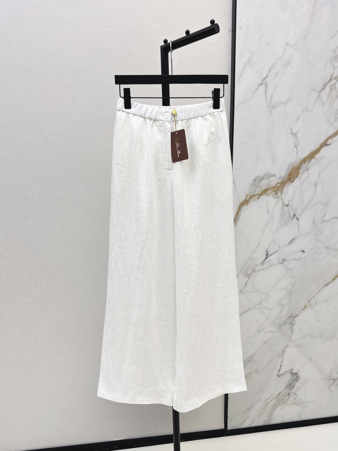 NO:433187,Old Qianfeng high-end commuting, super high wearability LP 25Ss————The latest cotton and linen series in spring and summer. Spliced ​​striped loose shirt + vest + vest + high-quality cotton and linen fabric. Super good texture. Very high-end. A true old Qian style. You can be used for daily parties or commuting. Lazy and casual and vacation-like. Strong styling. Two-color split development. SML trousers, loro piana, shirts, alexander wang.19860909老钱风高阶通勤 实穿性超高 LP 25Ss————春夏最新棉麻一系列 拼接条纹宽松衬衫+马甲+马甲+采用了高克重的棉麻面料 质感超好 非常高级 妥妥的老钱风 日常聚会或者通勤都可以 慵懒休闲又有度假感 很强的造型感 两色分开发 现货发售sml 长裤,,loro piana,shirts,alexander wang,Women's clothing