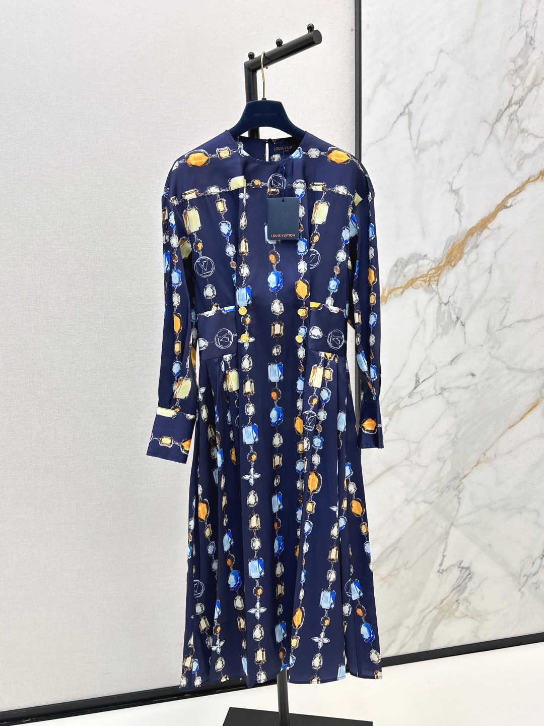 NO:433764,L Home 25Ss———The latest dark blue jewelry chain dress in spring and summer. High-end feel. Simple and elegant. Super age-reducing artifact. Easy to get fashionable. Slim and slim. Loose style. Sweet or salt. SML is available in stock., louis vuitton, skirts, alexander wang.19860909L家 25Ss———春夏最新款深蓝色珠宝链条连衣裙 高级感 简简单单就很显气质感 超级减龄神器 轻轻松松Get到时髦范 显瘦绝绝子 宽松的版型 可甜可盐 一色现货发售sml,,louis vuitton,skirts,alexander wang,Women's clothing