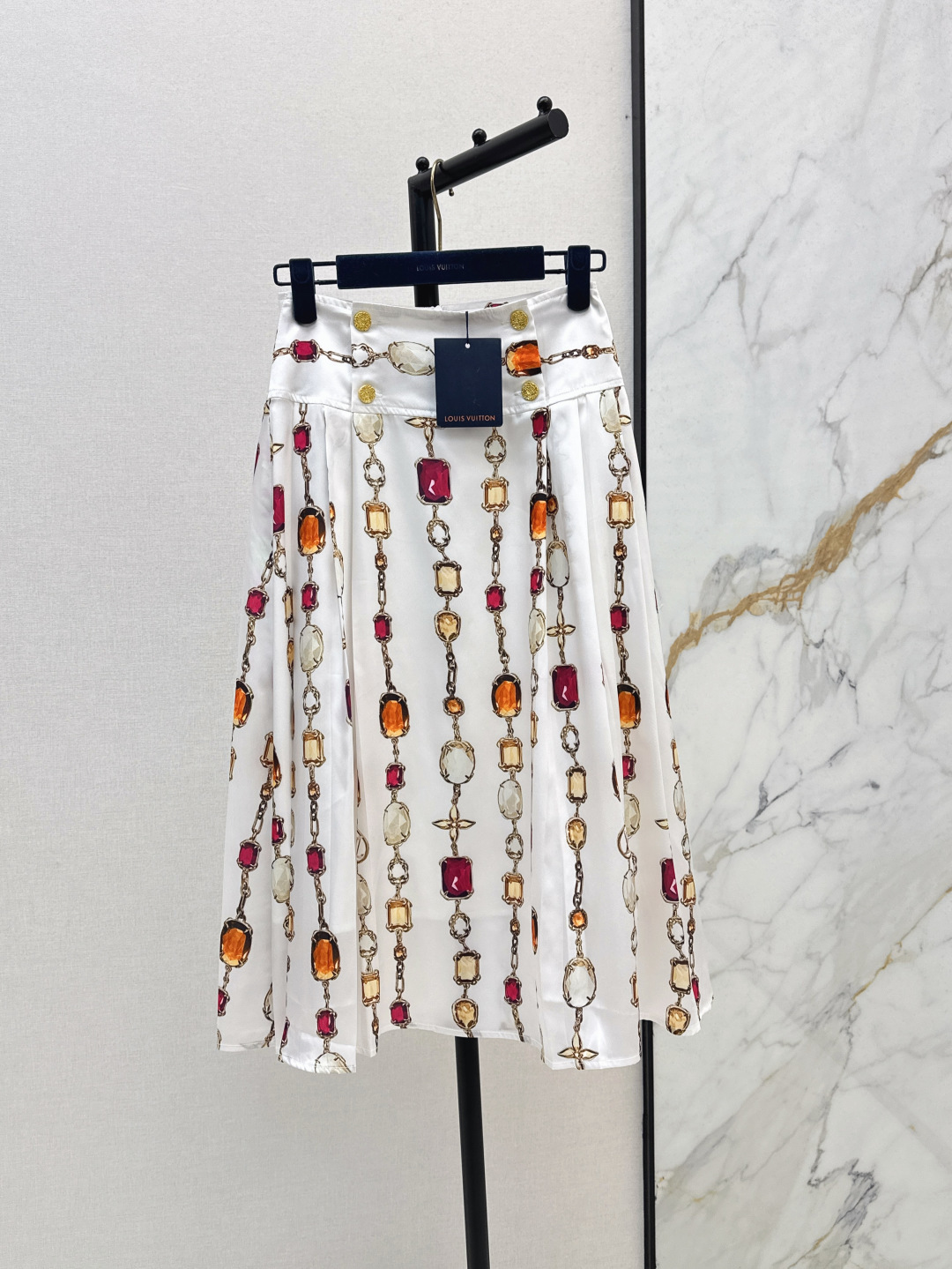 NO:433760,L Home 25Ss———The latest jewelry chain printed skirt in spring and summer. The upper body is comfortable and versatile and fashionable. The classic high-waisted skirt is versatile and not picky. Brand logo jewelry rope chain pattern decoration and embellishment. Shows classic eternal fashion. Every day on the street is good. SML is available in stock., louis vuitton, skirts, alexander wang19860909L家 25Ss———春夏最新款珠宝链条印花半身裙 上身舒适又百搭时尚 经典的高腰大裙摆版型百搭不挑人 品牌logo珠宝绳链图案装饰点缀 展示经典永恒时尚 日常出街度假都不错 一色现货发售sml,,louis vuitton,skirts,alexander wang,Women's clothing