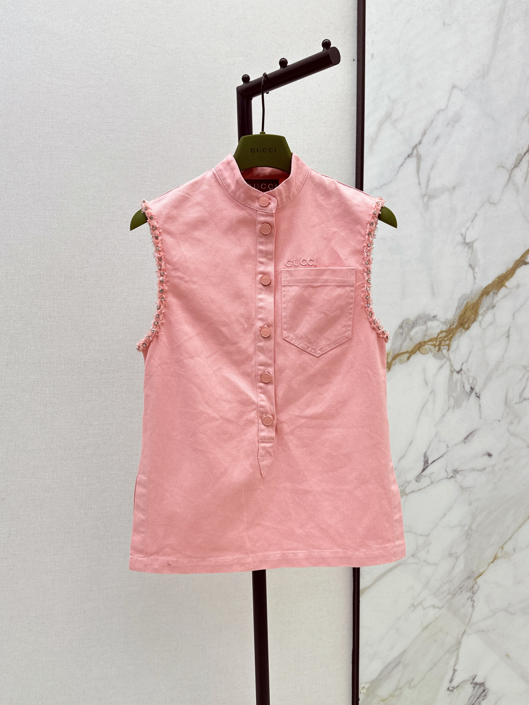 NO:434164,Gu 25Ss————The latest rainbow-colored denim vest jacket in spring and summer is full of fashionable and high-end feeling. It is so cool and has aura. It is very fashionable and high-end. The color is super positive. The upper body looks white and slim. The classic series with beauty. It is windy and the upper body is fully open. The length is just right. Two colors are available in stock. Sml l,, jackets & coats, alexander wang19860909Gu 25Ss————春夏最新款彩虹色系牛仔马甲外套上身就是满满的时髦高级感 巨拉风 自带气场 质感很奈斯 时髦又高级 颜色超级正 上身显白又显瘦 自带美感的经典系列 走路都带风上身气场全开 长度恰到好处 两色现货发售sml l,,jackets & coats,alexander wang,Women's clothing