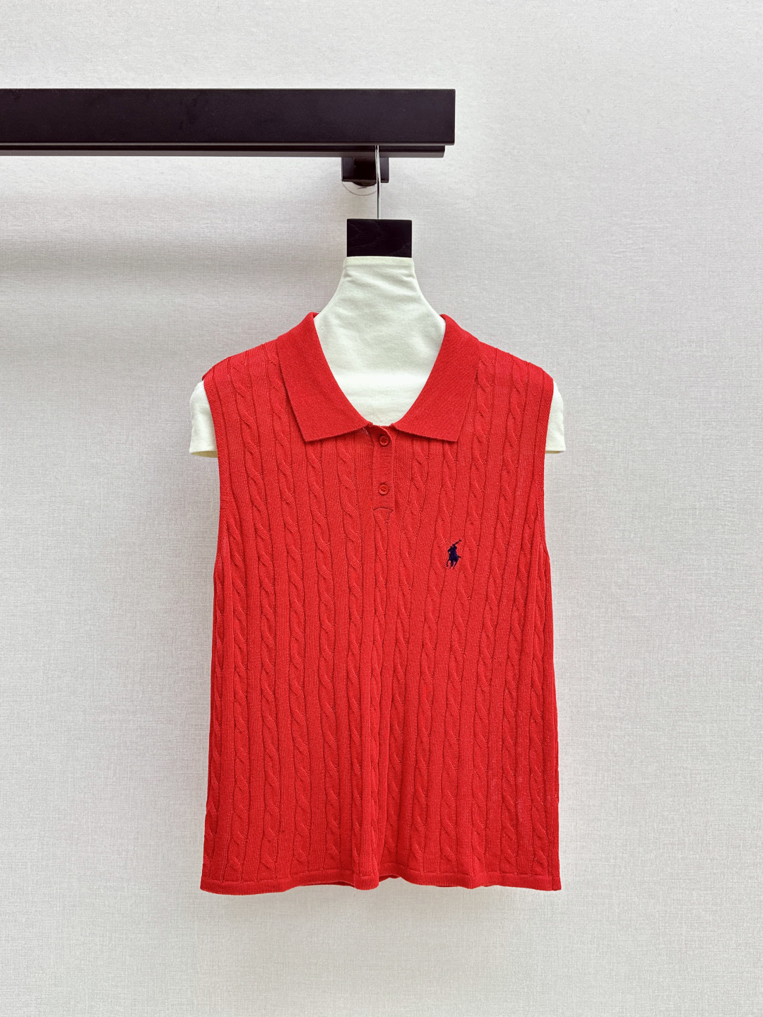 NO:434579,RL 25Ss———The latest spring and summer lazy sleeveless lapel knitted vest must have a college style that reduces age~~ More daily and versatile styles, very inclusive and not picky about the figure, casually matched and layered, very atmosphere~ exquisite casual items that cannot be missed Four-color spot sale sml m,,alexander wang19860909RL 25Ss————春夏最新款慵懒无袖翻领针织背心必备减龄的学院风～～比较日常百搭的款式 包容性很强不挑身材 随意搭配叠穿都很有氛围感～精美不容错过的休闲单品 四色现货发售sml m,,alexander wang,Women's clothing