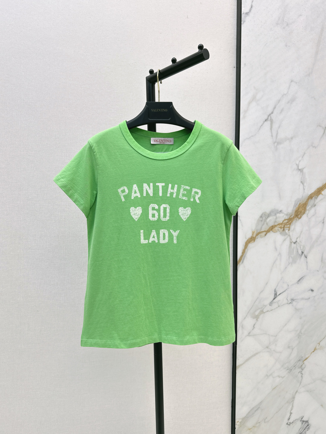 NO:435042,VLTN 25Ss———The latest printed cotton logo short-sleeved T-shirt on spring and summer, chest logo, letter decoration, simple, high-end and versatile, basic style is not picky, can be used for any figure, upper body is cool and handsome, three colors are available for sale in stock, T-shirt,tees, t-shirt,alexander wang19860909VLTN 25Ss———春夏最新款印花棉质logo短袖T恤 胸口logo 字母装饰 简约高级又百搭 基础版型不挑人 任何身材都可驾驭 上身又酷又帅 三色现货发售sml,,T-shirt,tees，t-shirt,alexander wang,Women's clothing