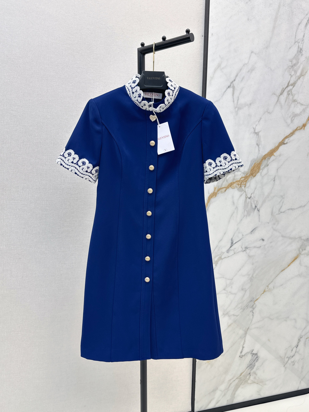 NO:435033,VLTN 25Ss————The latest spring and summer stand-up lace dress, exquisite ladylike style, super classic, never tired of wearing for a long time, suitable for all occasions, whether it is commuting or daily gatherings, straight-tube style is not picky at all, not picky about people or figures, one-size-fitting sml, skirts, alexander wang19860909VLTN 25Ss————春夏最新款立领蕾丝连衣裙 精致淑女名媛风 超级经典 久穿不厌 适合各种场合 无论是通勤或者日常聚会都能驾驭 直筒版型也完全不挑人不挑身材 一色现货发售sml,,skirts,alexander wang,Women's clothing