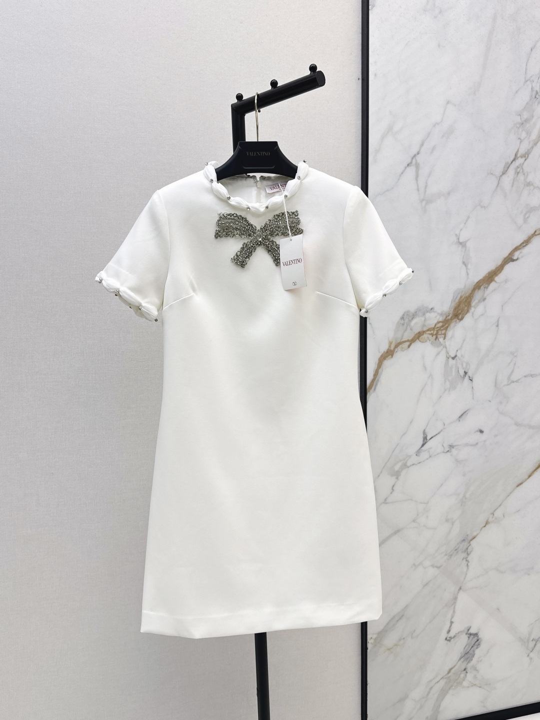 NO:435017,VLTN 25Ss————The latest heavy-duty bow nail drill craft decorative dress in spring and summer, exquisite ladylike style, super classic, never tired of wearing for a long time, suitable for all occasions, can be controlled by commuting or daily gatherings, H-style is not picky at all, not picky about people or figures, two colors are available for sale in stock,, skirts, alexander wang19860909VLTN 25Ss————春夏最新款重磅蝴蝶结钉钻工艺装饰连衣裙 精致淑女名媛风 超级经典 久穿不厌 适合各种场合 无论是通勤或者日常聚会都能驾驭 H版型也完全不挑人不挑身材 两色现货发售sml,,skirts,alexander wang,Women's clothing