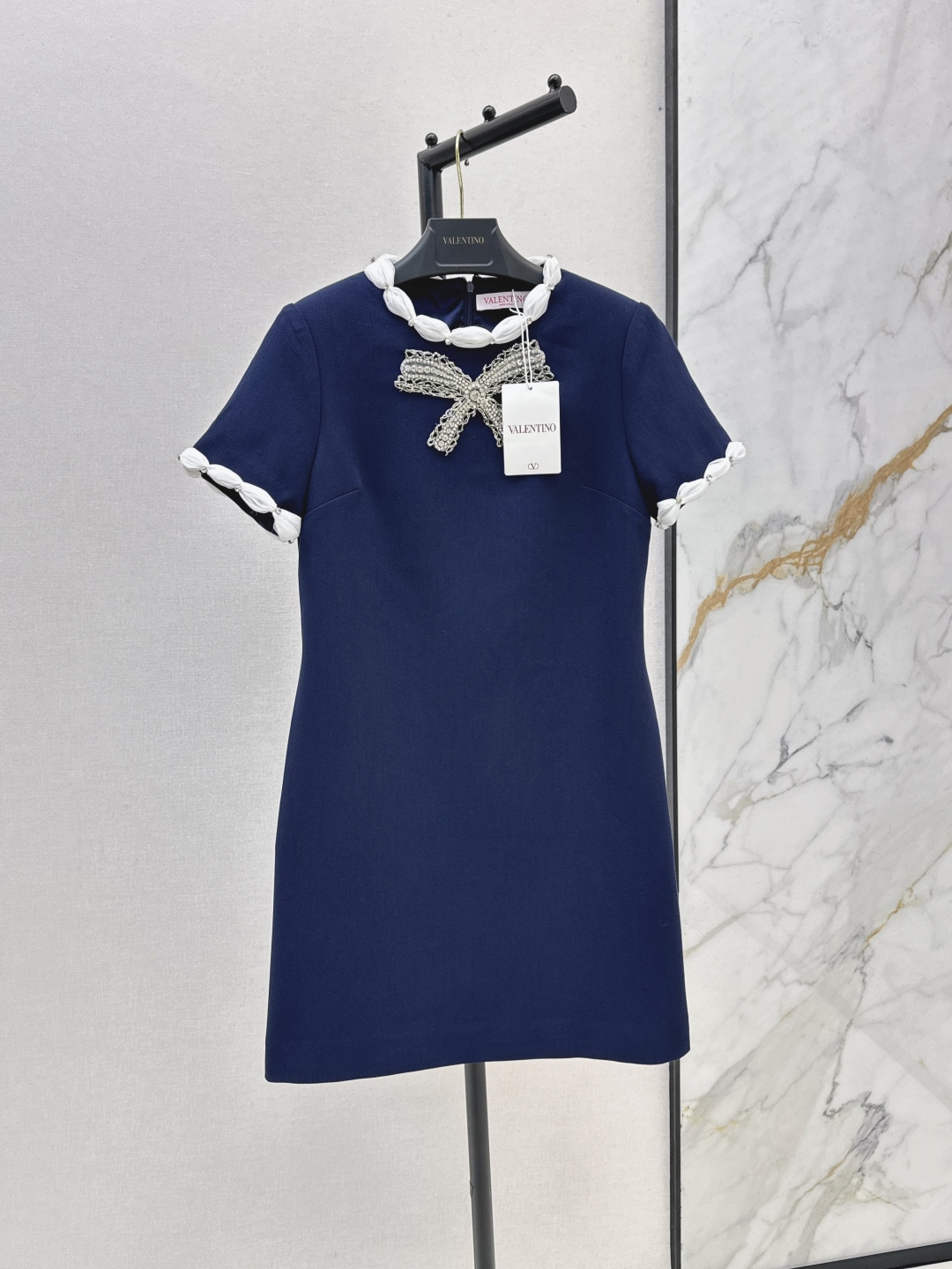 NO:435014,VLTN 25Ss————The latest heavy-duty bow nail drill craft decorative dress in spring and summer, exquisite ladylike style, super classic, never tired of wearing for a long time, suitable for all occasions, can be controlled by commuting or daily gatherings, H-style is not picky at all, not picky about people or figures, two colors are available for sale in stock sml m, skirts, alexander wang19860909VLTN 25Ss————春夏最新款重磅蝴蝶结钉钻工艺装饰连衣裙 精致淑女名媛风 超级经典 久穿不厌 适合各种场合 无论是通勤或者日常聚会都能驾驭 H版型也完全不挑人不挑身材 两色现货发售sml m,,skirts,alexander wang,Women's clothing