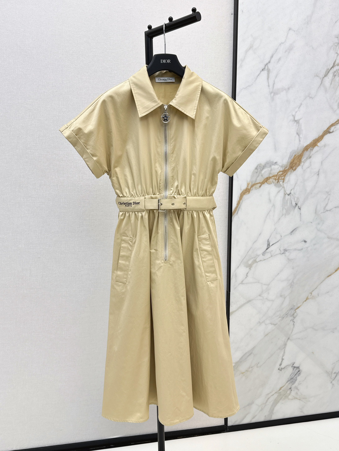 NO:435413,CD 25Ss—————The latest spring and summer logo letter embroidered decorative windbreaker dress Comfortable and versatile, easy to match, soft and delicate, super stylish, high waistline and umbrella-shaped cut, one-color spot on sale, sml, skirts, alexander wang19860909CD 25Ss—————春夏最新款logo字母刺绣装饰风衣连衣裙 舒适百搭 好搭配 柔软细腻超有型 高腰线搭配伞状版型剪裁 一色现货发售sml,,skirts,alexander wang,Women's clothing