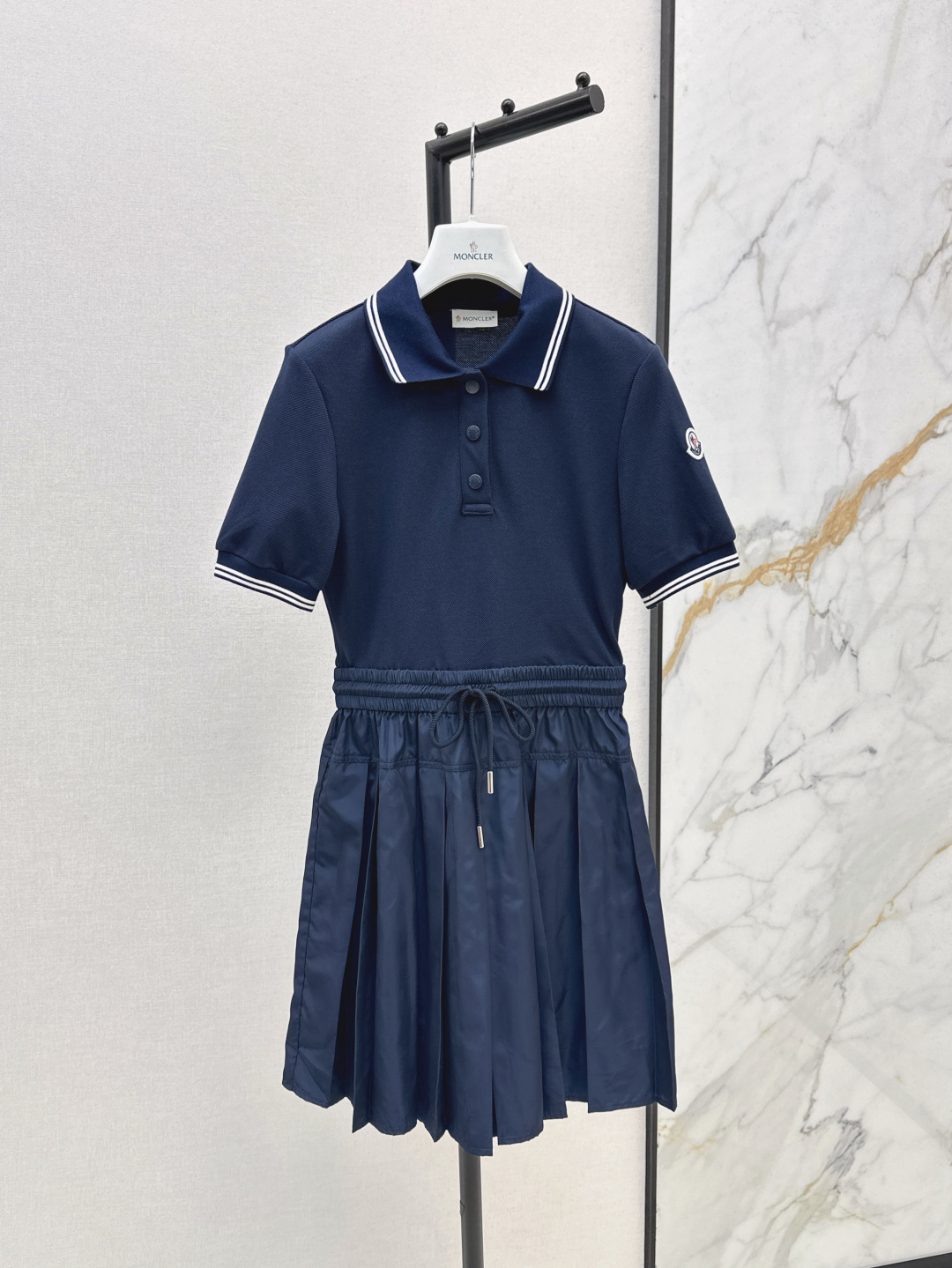 NO:435386,Mc 25Ss————The latest style of spring and summer splicing lapel dress, super age-reducing, versatile, not picky, beautiful, delicate and comfortable texture, sml, skirts, alexander wang19860909Mc 25Ss————春夏最新款拼接做法翻领连衣裙 超级减龄 百搭不挑人上身美的不要不要的 质感细腻舒适 一色现货发售sml,,skirts,alexander wang,Women's clothing