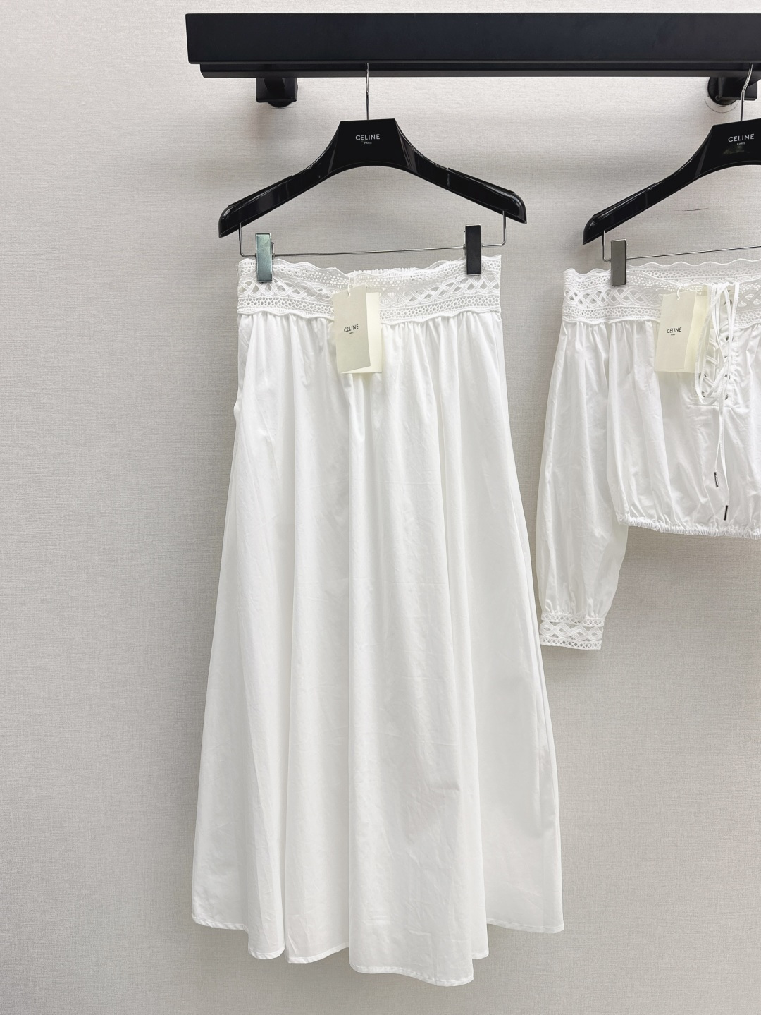 NO:435385,Roman Holiday CE 25Ss———The latest spring and summer vacation style kebab patchwork lace decoration white moonlight suit One-shoulder small top + long skirt Exclusive romantic South France uses cotton fabric Custom lace decoration Very beautiful embroidery style A set of upper body photography is also very good. It is very versatile to wear it separately. One color separate development SML skirt, skirts, alexander wang19860909罗马假日 CE 25Ss————春夏最新款度假风麻布拼接花边装饰白月光套装 一字肩小上衣+长款半裙 南法独家浪漫 采用棉布面料 定制花边装饰 很好看的刺绣花型 一套上身拍照也很出片 分开穿一样很百搭 一色分开发 现货发售sml 半裙,,skirts,alexander wang,Women's clothing