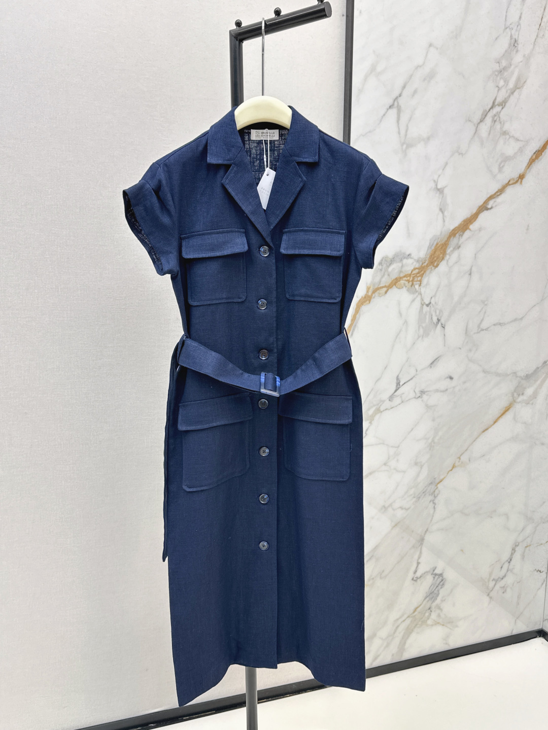 NO:435382,Commuting is OK Bc 25Ss—————The latest fashionable high-end minimalist style long dress in early autumn. A super practical long skirt that can be worn to solve your commuting or going out on the street or even on vacation. A perfect temperament. Wide shoulder design arm flesh. Paired with belt to tighten your waist to make you look slimming. A perfect body proportional sense. It looks taller. 100% linen fabric. High-quality texture. Two colors are available for sale in stock. Skirts, alexander wang.19860909通勤日常皆可 Bc 25Ss————早秋最新款时髦高奢极简风长款连衣裙 超级实穿的一条长裙 解决你通勤或者日常出街 甚至是度假都能穿 妥妥的高级感气质 宽肩设计手臂肉 搭配腰带收腰显瘦 分割完美身材比例感 很显高 百分百亚麻面料 高级质感 两色现货发售sml,,skirts,alexander wang,Women's clothing