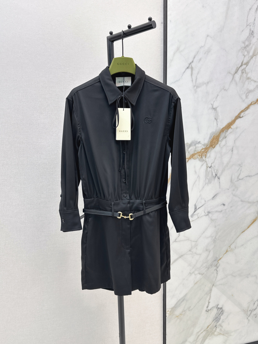 NO:435816,Gu 25Ss—————The latest lapel long-sleeved shirt jumpsuit in early autumn, the belt decoration is more refined, three-dimensional tailoring, slimming and long legs, retro Hong Kong style, the upper body is really good to see. One color is on sale in stock, Shirts, alexander wang19860909Gu 25Ss————早秋最新款翻领长袖衬衫式连体裤 腰带装饰更显精致 立体剪裁剪裁 显瘦显腿长复古港风 上身真的有被好看到 一色现货发售sml,,shirts,alexander wang,Women's clothing