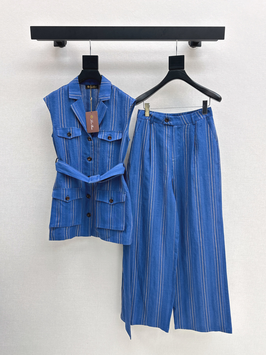 NO:435810,460L 25Ss————The latest spring and summer color woven striped suit vest jacket + trousers. The upper body looks slim and tall, and the gentle and elegant feeling of aura. The exquisite visual style makes it look slim and not picky. A set of two colors is available in stock. smlxl, loro piana, jackets & coats, alexander wang19860909460L 25Ss————春夏最新款色织条纹套装马甲外套+西裤 上身显瘦又高挑 不失气场的温柔优雅感 精致既视感版型显瘦不挑人 一套出两色现货发售smlxl,,loro piana,jackets & coats,alexander wang,Women's clothing