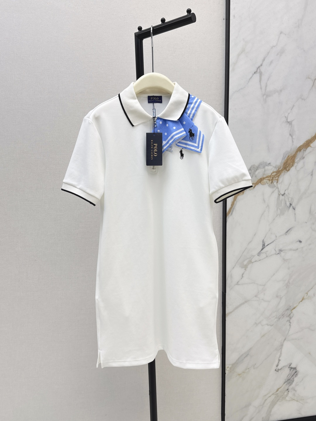 NO:435812,RL 25Ss——————The latest polka dot classic pattern printed silk scarf decorative polo lapel dress in early autumn. Both navy blue and white look very good. Contrasting scarf with classic embroidery. It feels very detailed. Straight-tube style. It is not picky about people and hides flesh to make you look thin. A practical daily skirt. Two colors are available for sale in stock. SML, skirts, alexander wang19860909RL 25Ss————早秋最新款波点经典图案印花丝巾装饰polo翻领连衣裙 藏蓝色和白色都很好看 撞色丝巾搭配搭配经典刺绣 很有感觉细节感 直筒版型 不挑人又藏肉显瘦 实穿的日常裙子 两色现货发售sml,,skirts,alexander wang,Women's clothing