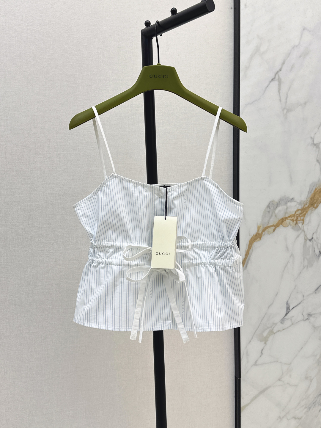 NO:436164,Gu 25Ss————The latest suspender striped top in spring and summer. Gentle and sexy, curved, really showing the figure. Drawstring waist-hugging design. Smooth lines and strong wearability. Classic blue and white vertical stripes make you look slim and not picky. It looks good with a small jacket. It is very good to wear a celebrity temperament. It is OK for all occasions to go on dates and shopping. SML is available in stock, Jackets & coats, alexander wang19860909Gu 25Ss————春夏最新款吊带条纹上衣 温柔性感显曲线 真的太显身材了 抽绳收腰设计 线条感流畅 实穿性极强 经典蓝白竖条纹显瘦不挑人 搭个小外套也好看名媛气质感get 约会逛街各种场合都很OK 一色现货发售sml,,jackets & coats,alexander wang,Women's clothing