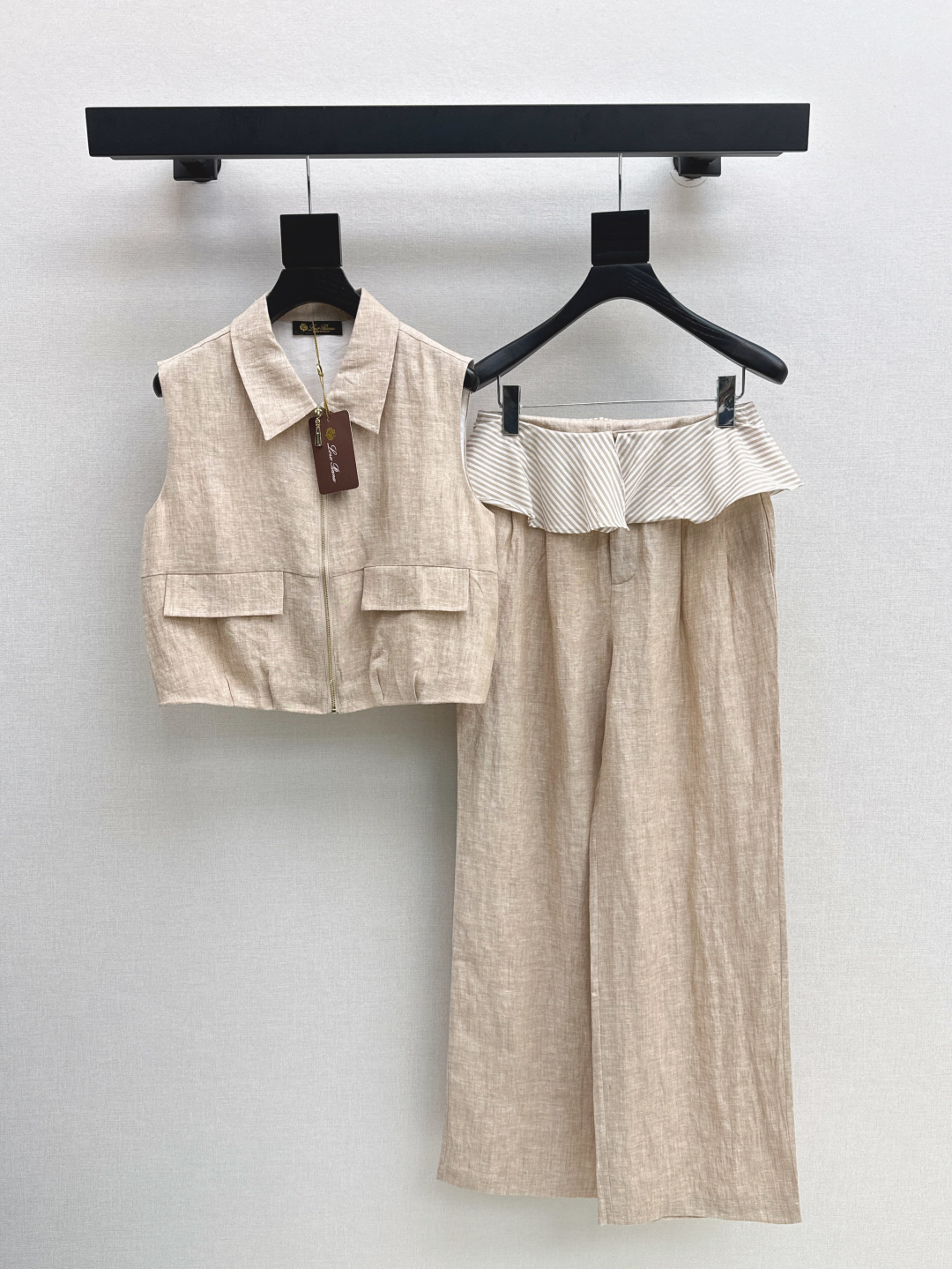 NO:436159,450L 25Ss———The latest spring and summer colored woven linen suit vest jacket + fake two-piece straight pants. The upper body looks slim and tall, and the gentle and elegant feeling of aura is exquisite and visual style makes it look slim and not picky. One set is available. Two colors are available in stock. SML, loro piana, jackets & coats, alexander wang19860909450L 25Ss————春夏最新款色织亚麻套装马甲外套+假两件直筒裤 上身显瘦又高挑 不失气场的温柔优雅感 精致既视感版型显瘦不挑人 一套出 两色现货发售sml,,loro piana,jackets & coats,alexander wang,Women's clothing