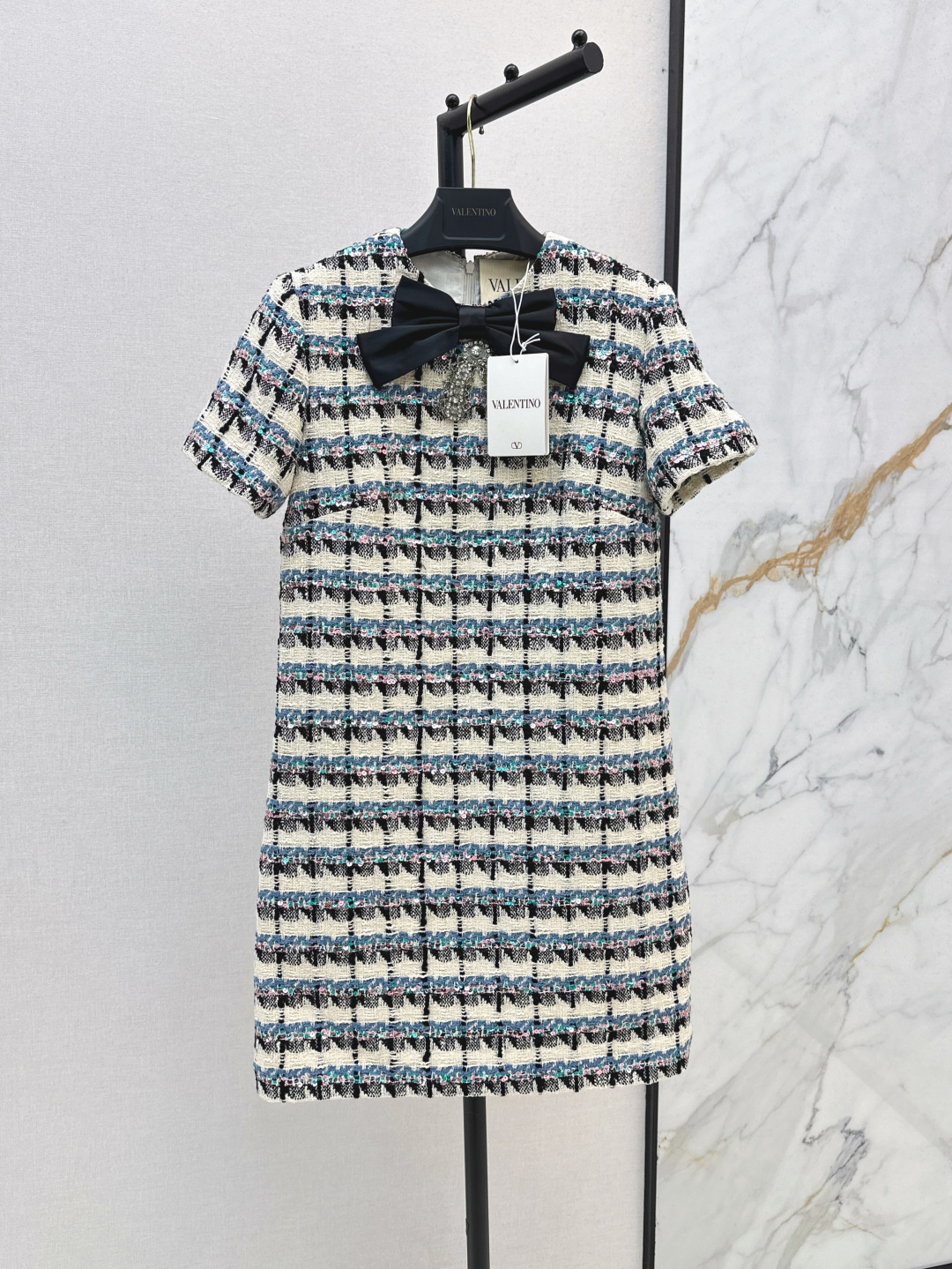 NO:436150,The same style as He Chaolian VLTN 25Ss—————The latest socialite style knitted dress with early autumn, haute couture beads and yarn plaid woven soft tweed fabric is super beautiful, ribbon butterfly-shaped rhinestones, French palace style, white and rich beauty, must-have high-end items, three-dimensional style, top body, huge slim, one-color spot on sale sml, skirts, alexander wang19860909何超莲同款 VLTN 25Ss————早秋最新款名媛风气质编织连衣裙高定珠片彩纱格纹编织软花呢面料超美 丝带蝴蝶形水钻装系 法式宫廷风气质名媛白富美必备高级单品 立体裁版型上身巨显瘦 一色现货发售sml,,skirts,alexander wang,Women's clothing