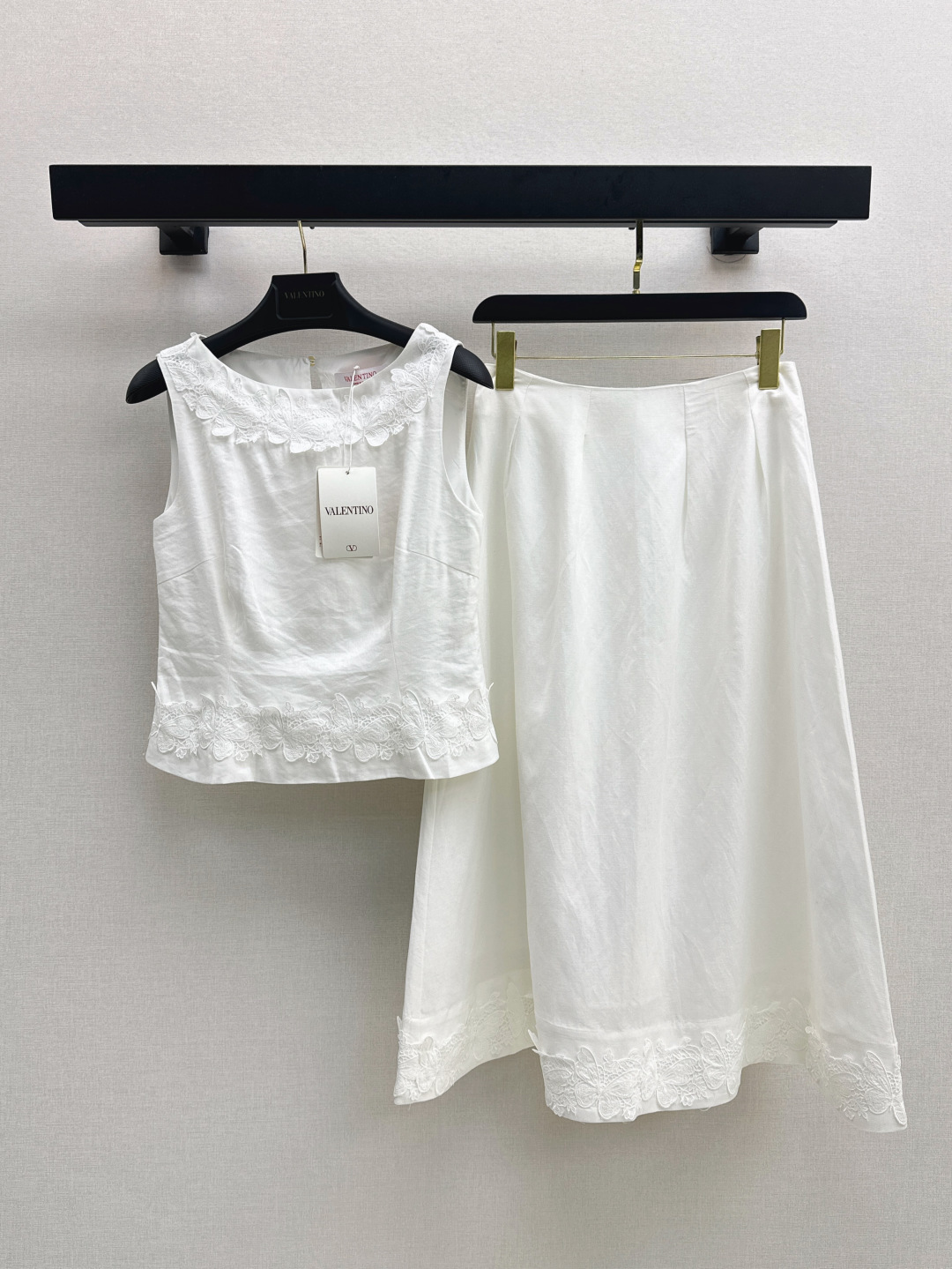 NO:436529,VLTN 25Ss————The latest linen minimalist set for spring and summer, vest jacket + high-waist umbrella skirt, jacquard, a set of top body, elegant and high-end, imported fabrics are of excellent texture, daily commuting, good workmanship and details are in place, one set is available, one color is available for sale in stock, skirts, jackets & coats, alexander wang19860909VLTN 25Ss————春夏最新款亚麻极简套装 马甲外套+高腰伞型半裙 提花点辍 一套上身干练优雅又高级 进口面料质感超赞日常通勤都不错 做工细节都很到位 一套出 一色现货发售sml,,skirts,jackets & coats,alexander wang,Women's clothing