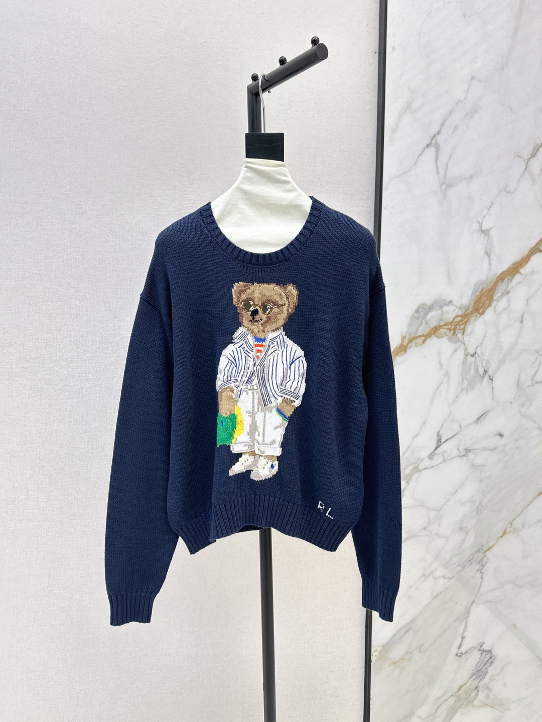 NO:436530,Exclusive first launch RL 25Ss——————The latest navy-style striped bear hand-hook pattern pullover sweater classic shoulder-fall loose style design, quality control must be entered, imported pure cotton yarn texture is invincible, inlaid bear three-dimensional embroidery craft, pure hand-made cross-stitch method LP letters, age-reducing girl temperament, fashionable and exquisite, childlike high-end retro style, versatile style, not picky, one-color spot on sale, sml, loro piano, sweaters, alexander wang19860909独家首发 RL 25Ss————早秋最新款海军风条纹小熊手勾图案套头毛衣经典落肩宽松版型设计 品质控必入 进口纯棉纱线质感无敌赞 嵌花小熊立体刺绣工艺 纯手工十字绣法LP字母 减龄少女气质时髦精必入 童趣高级复古随性风 版型百搭不挑人 一色现货发售sml,,loro piana,sweaters,alexander wang,Women's clothing