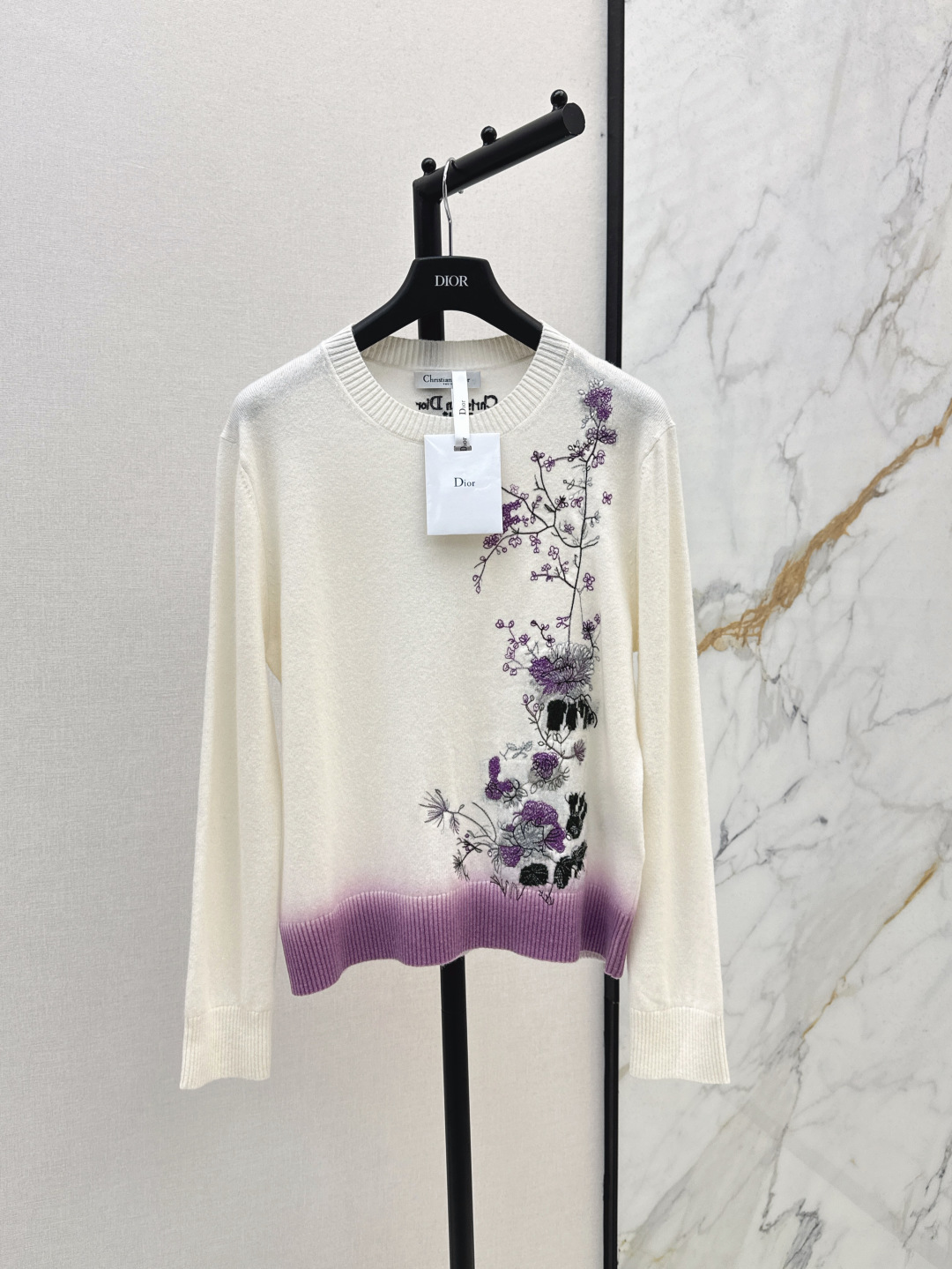 NO:437545,CD 25Ss———The latest peony embroidered cashmere sweater in early autumn, heavy-work positioning embroidery craft purple smudged shadows, white and rich and beautiful, luxury high-end items, classic straight and versatile style, elegant and age-reducing girlish style, good-looking with gauze skirts and jeans, two colors are on sale in stock, sml, skirts, jeans, sweaters, alexander wang19860909CD 25Ss———早秋最新款牡丹刺绣羊绒毛衣重工定位刺绣工艺紫调晕染阴影超美 白富美必入 奢华高级单品 经典直筒百搭版型气质优雅减龄少女风 搭配纱裙牛仔裤都好看 两色现货发售sml,,skirts,jeans,sweaters,alexander wang,Women's clothing