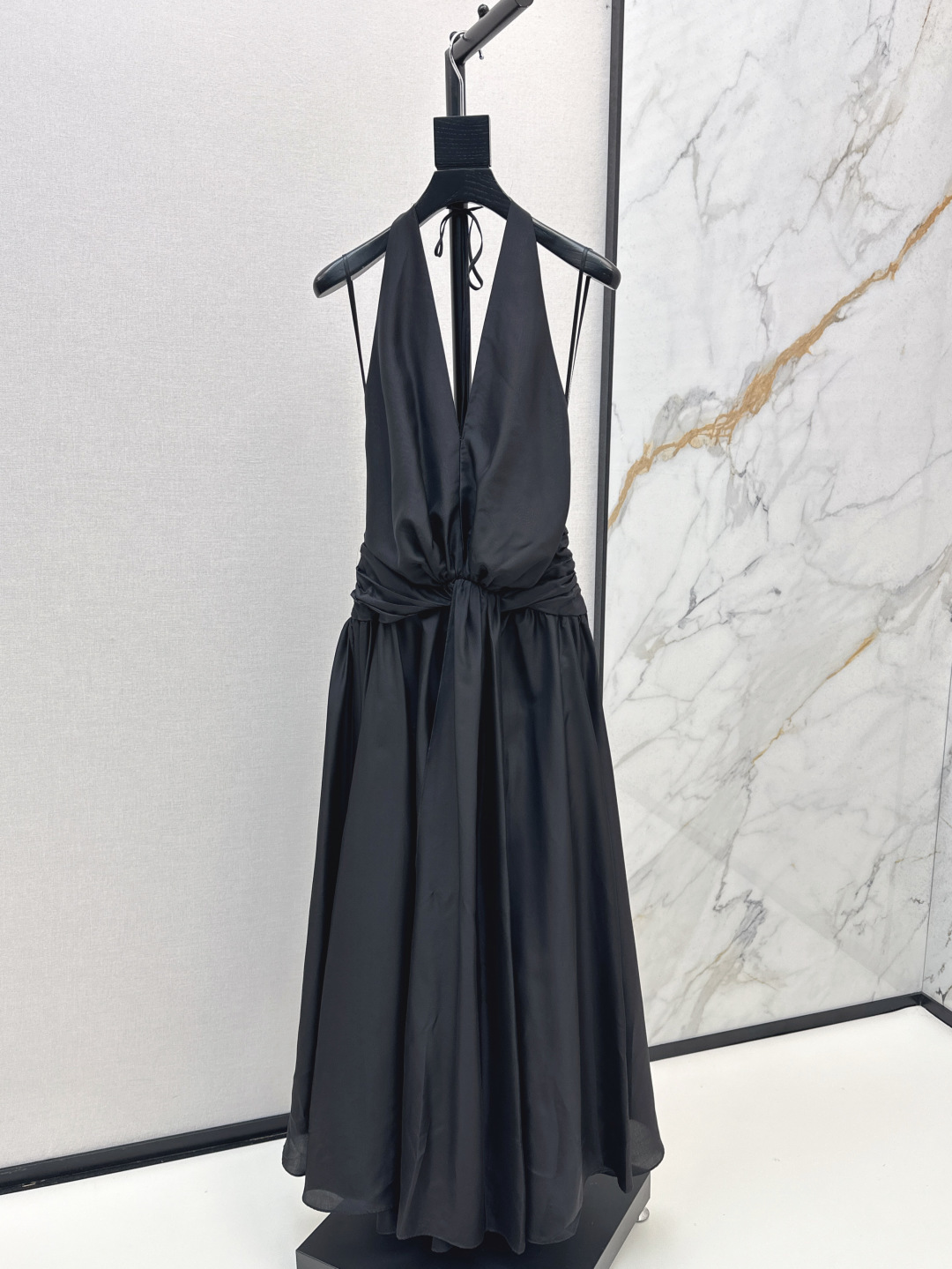 NO:439287,Exclusive first release Zimmen-M 25Ss—————The latest flowing long silk dress in early spring, elegant and fresh vacation style, romantic and elegant white and rich beauty essential items, imported 100% silk fabric, one-color spot on sale smlxl, skirts, real silk, alexander wang19860909独家首发 Zimmen-M 25Ss————早春最新款飘逸长款真丝连衣裙淡雅清新的度假风气息 浪漫优雅的白富美必备单品 进口百分百真丝面料 一色现货发售smlxl,,skirts,real silk,alexander wang,Women's clothing